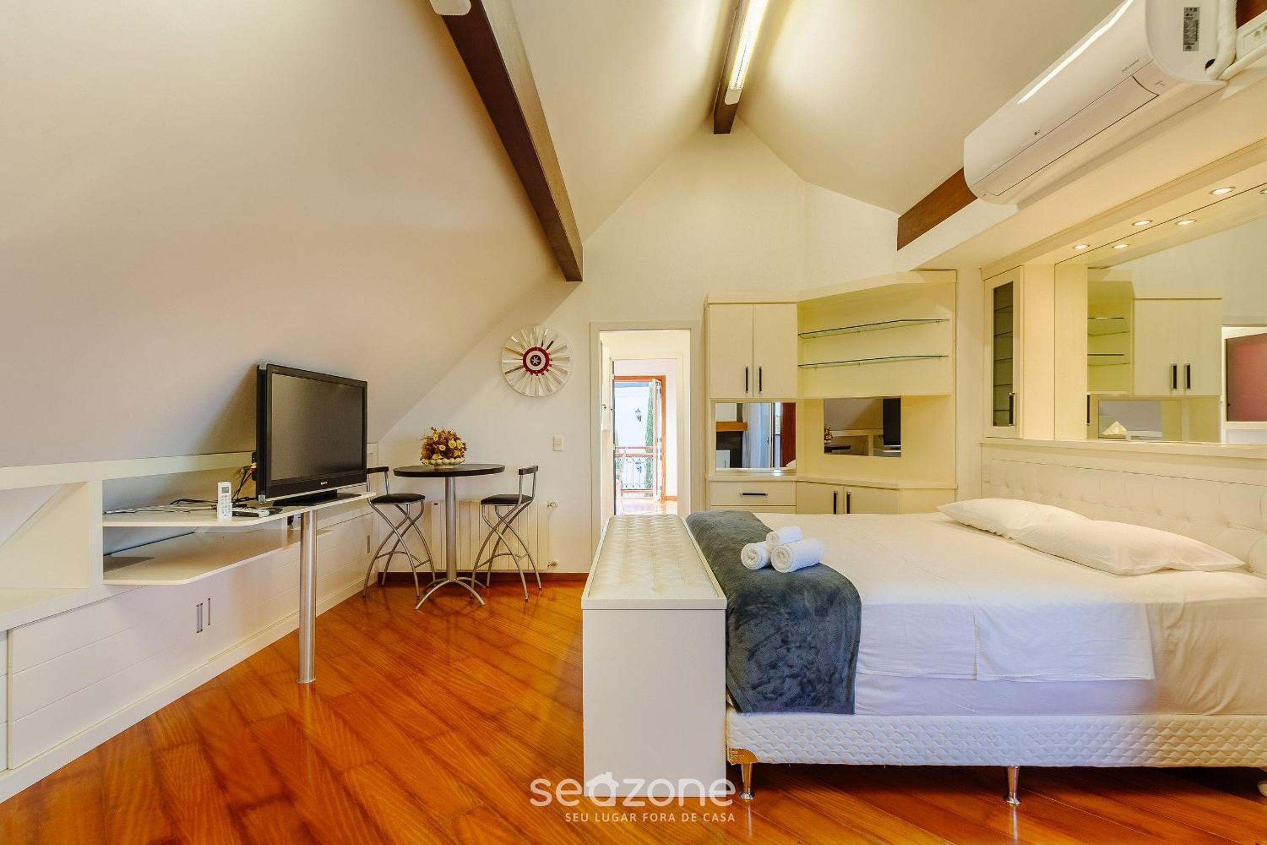 3 Bedroom Apartment with Mountain View RLU0302