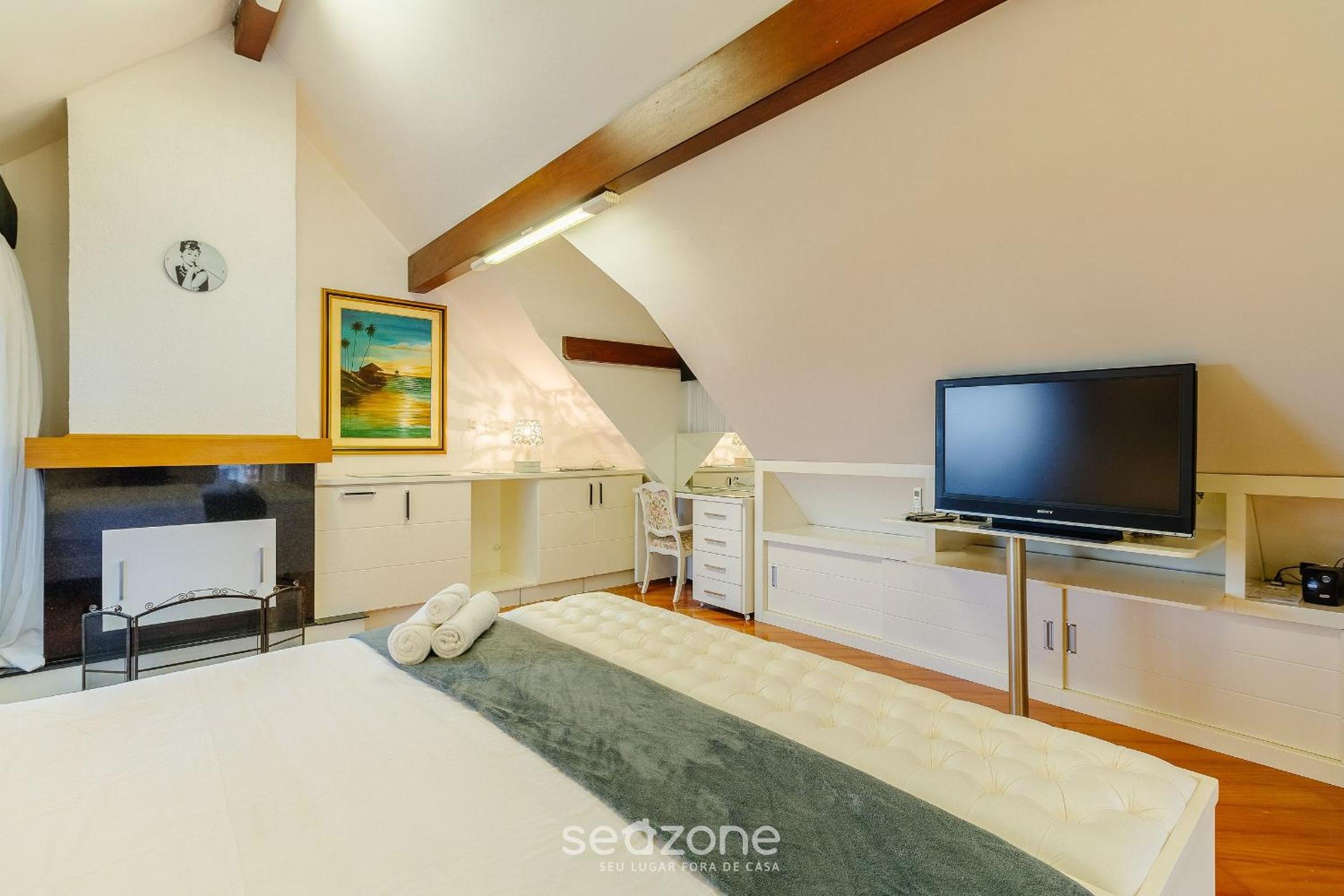 3 Bedroom Apartment with Mountain View RLU0302