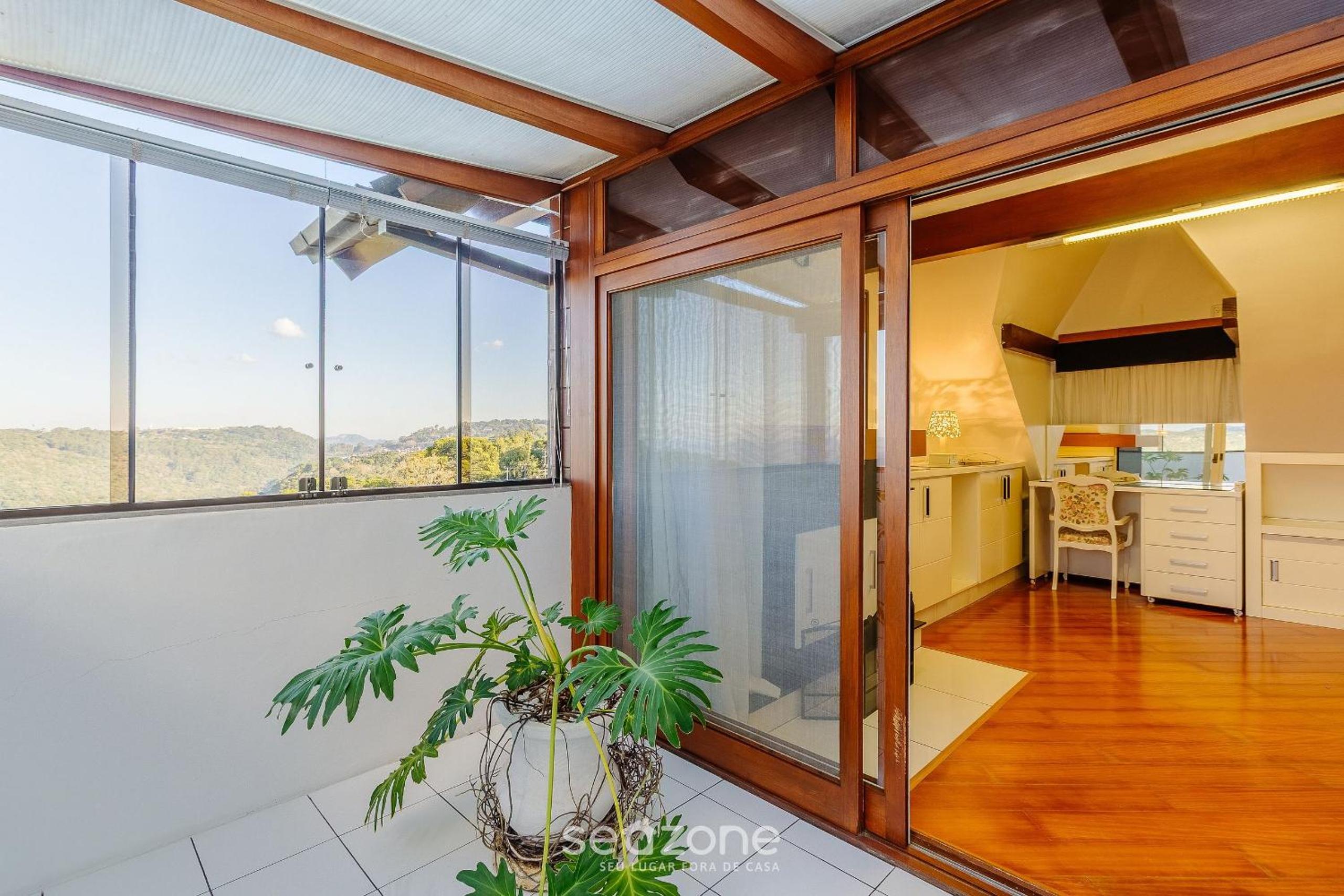 3 Bedroom Apartment with Mountain View RLU0302