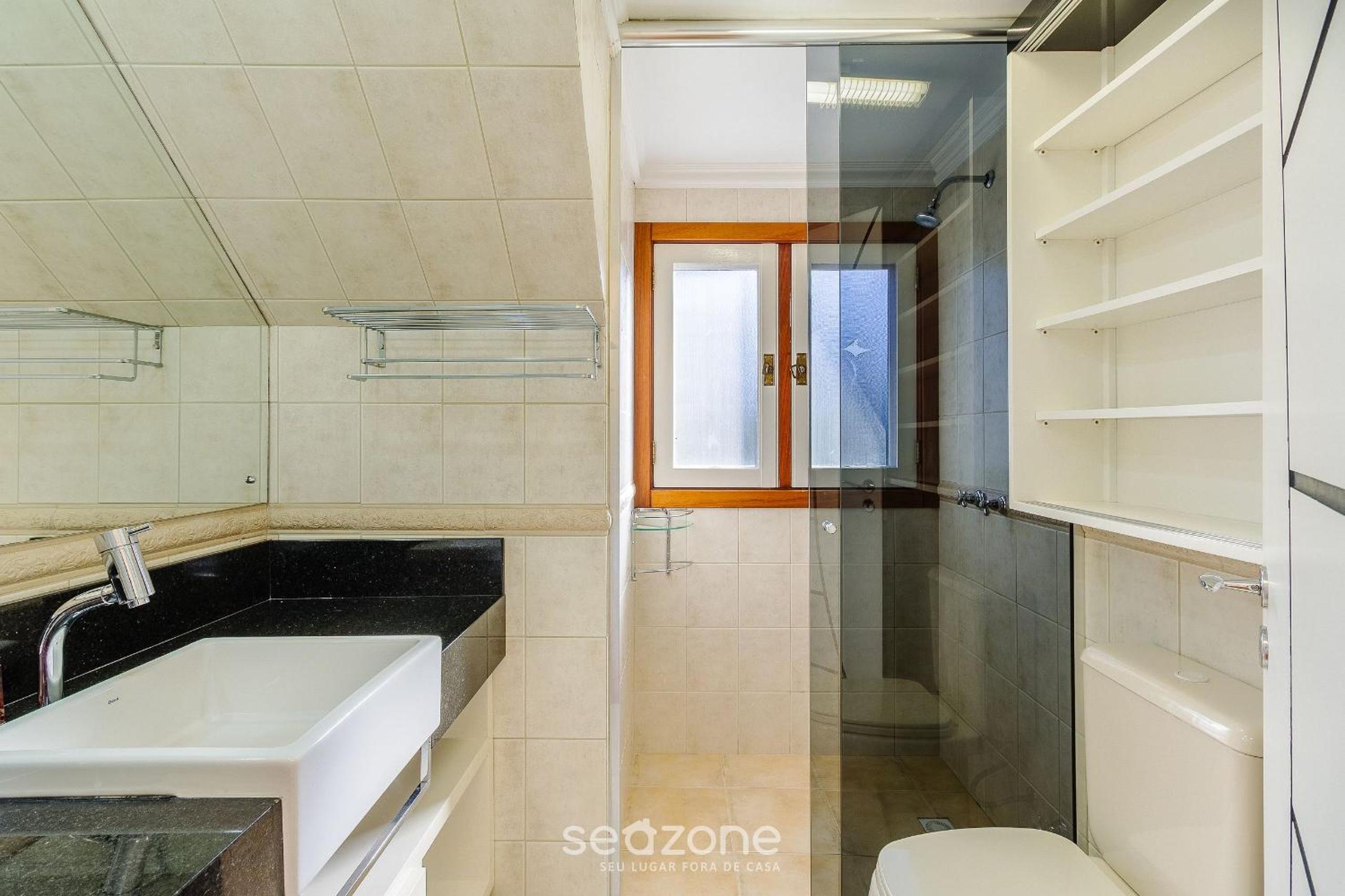 3 Bedroom Apartment with Mountain View RLU0302