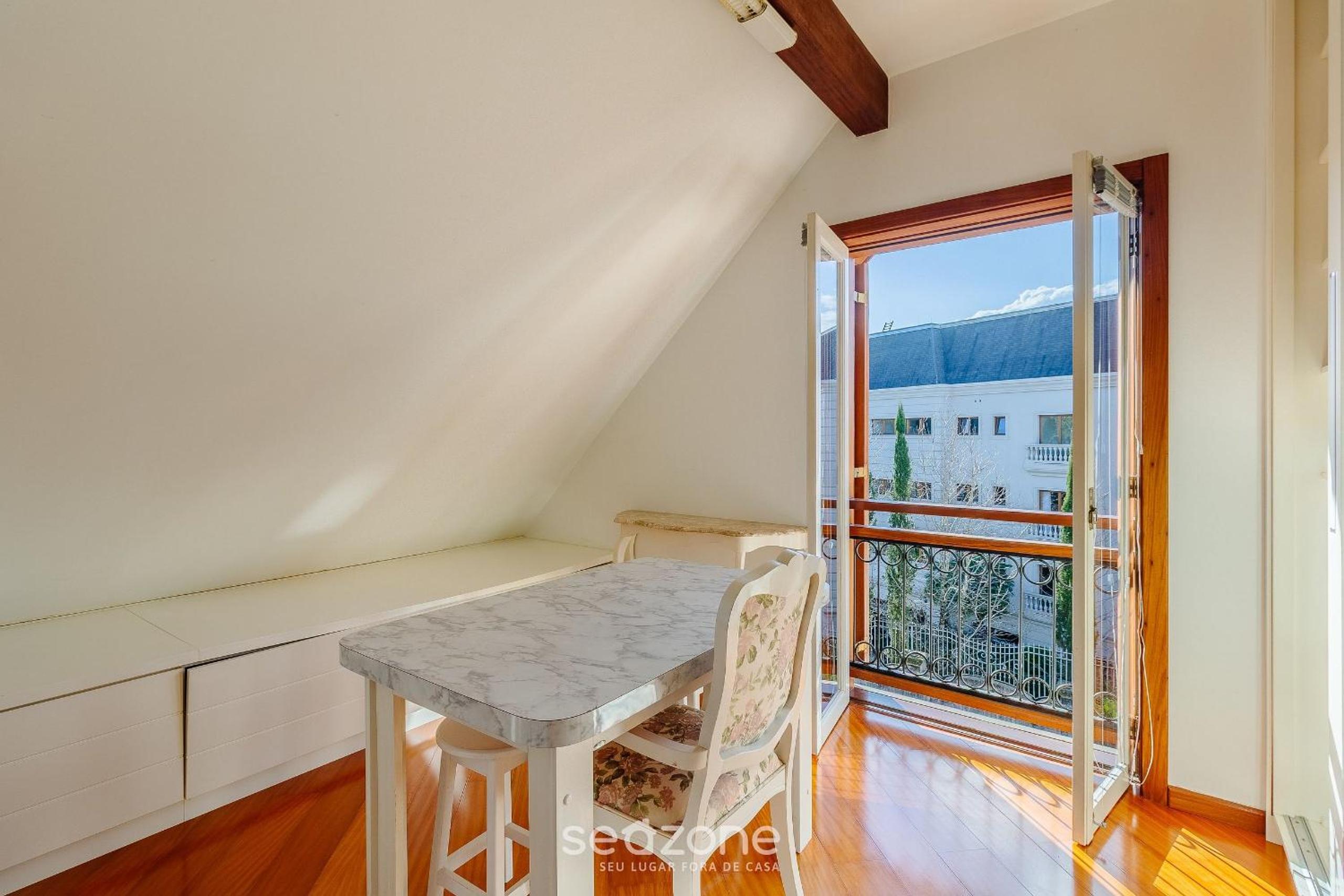 3 Bedroom Apartment with Mountain View RLU0302
