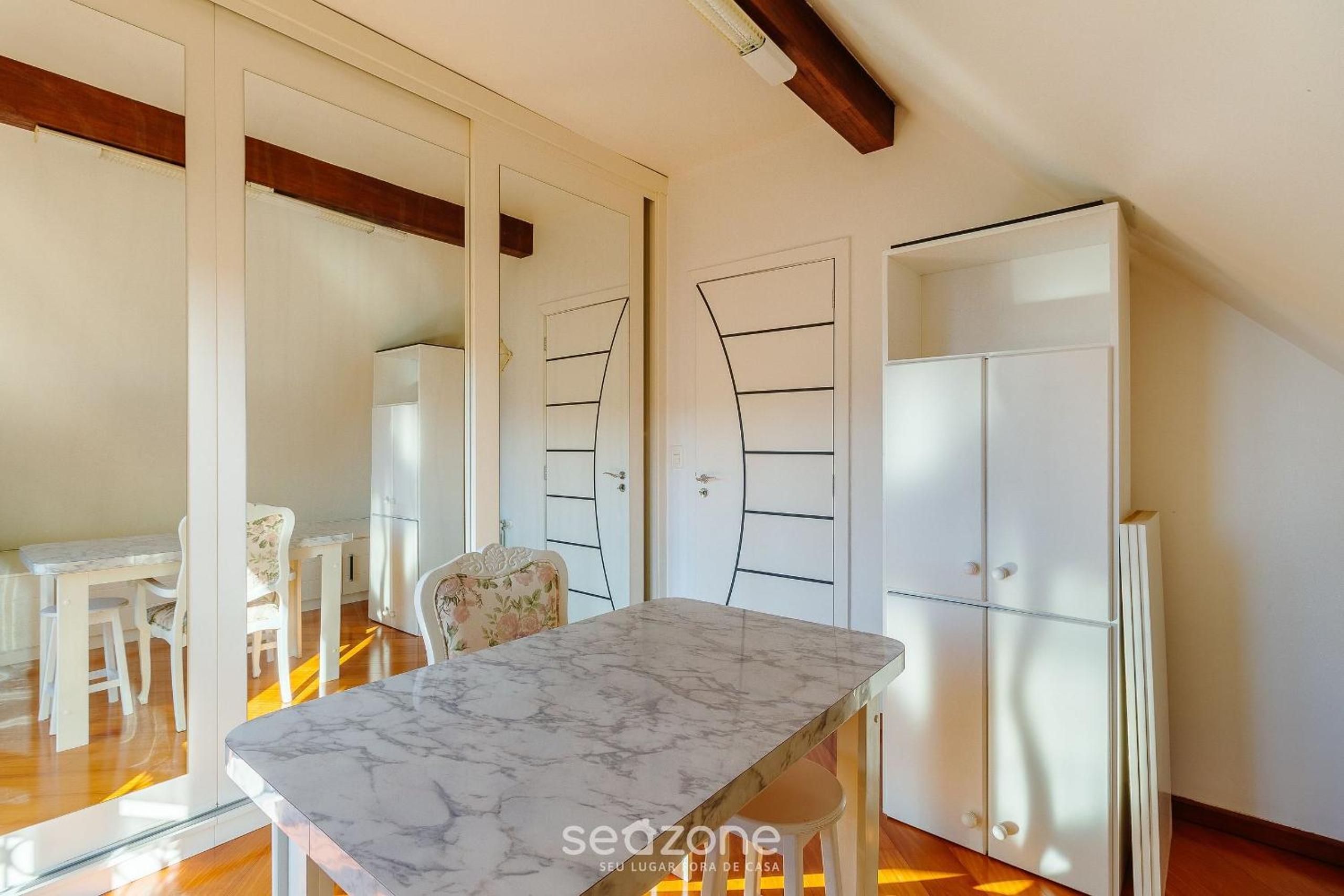 3 Bedroom Apartment with Mountain View RLU0302