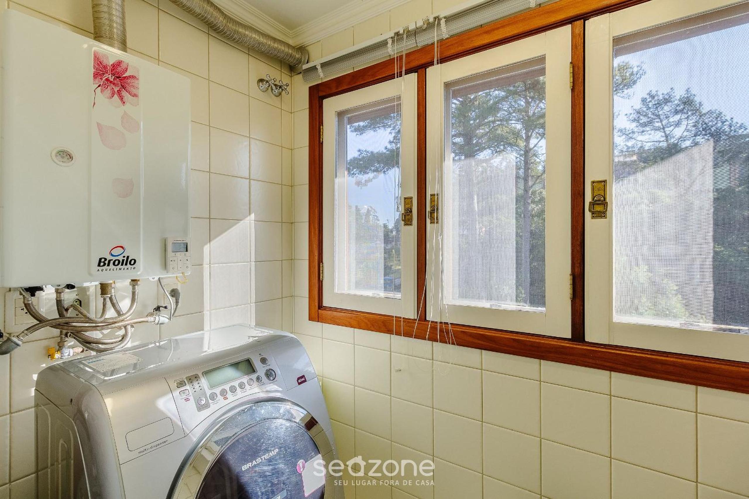 3 Bedroom Apartment with Mountain View RLU0302