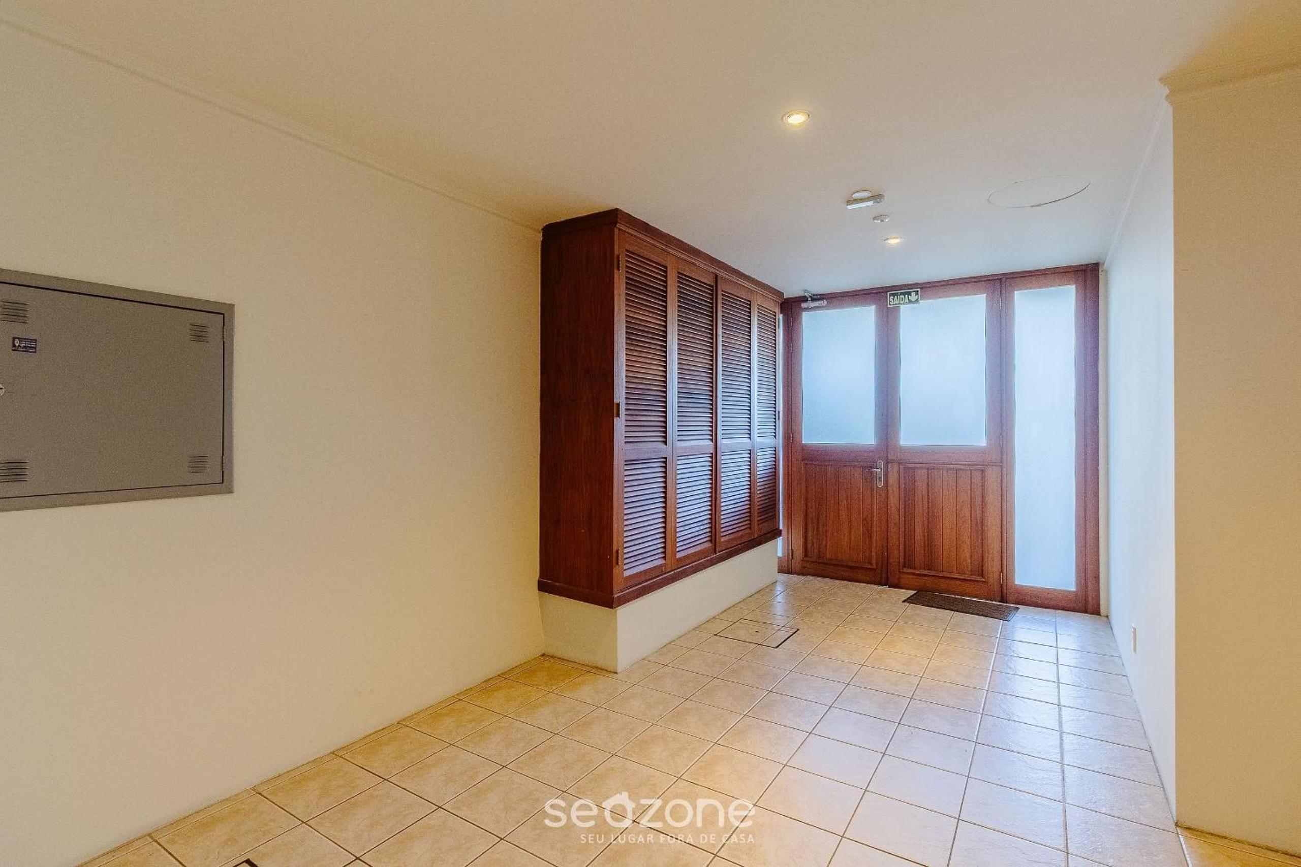 3 Bedroom Apartment with Mountain View RLU0302