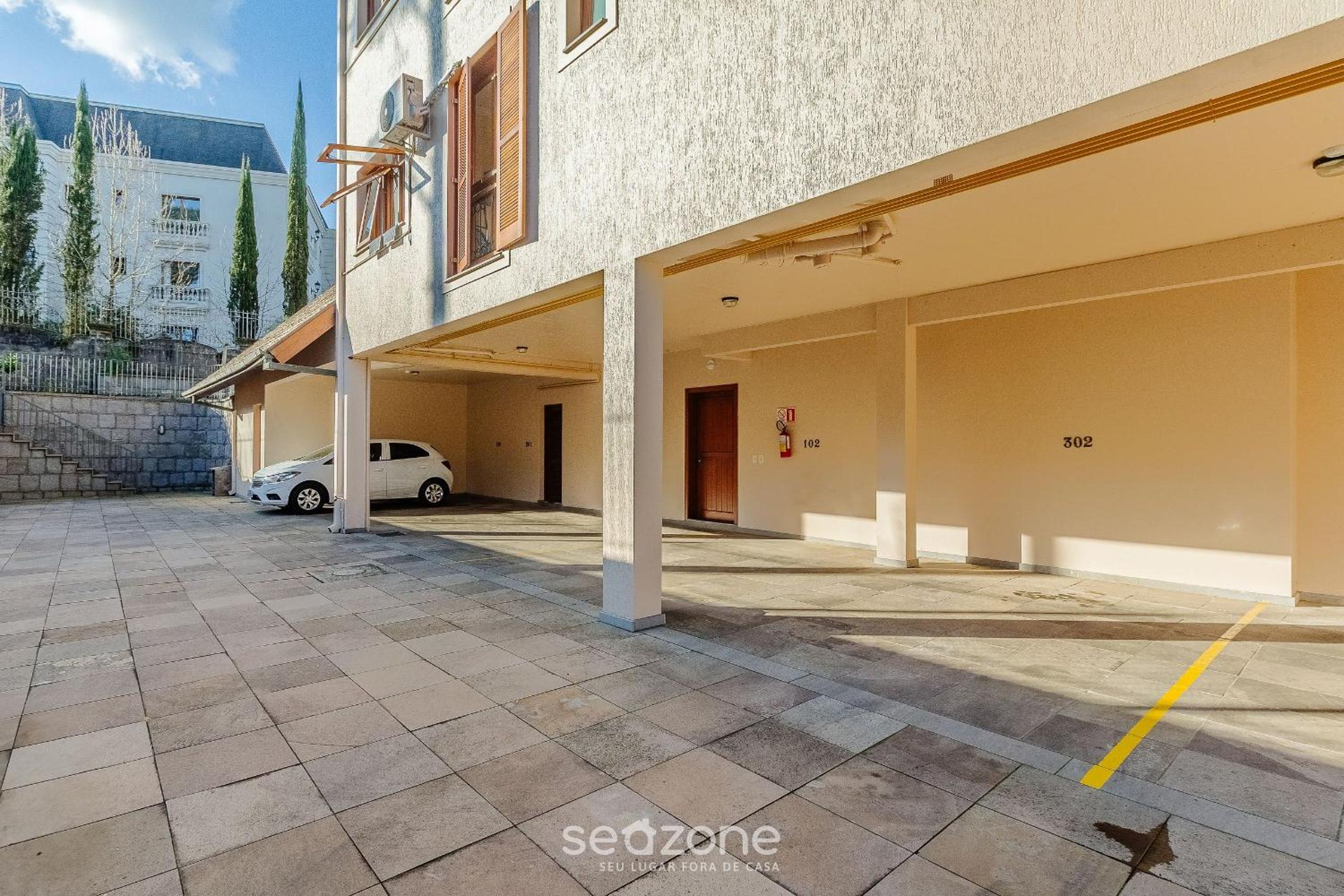 3 Bedroom Apartment with Mountain View RLU0302