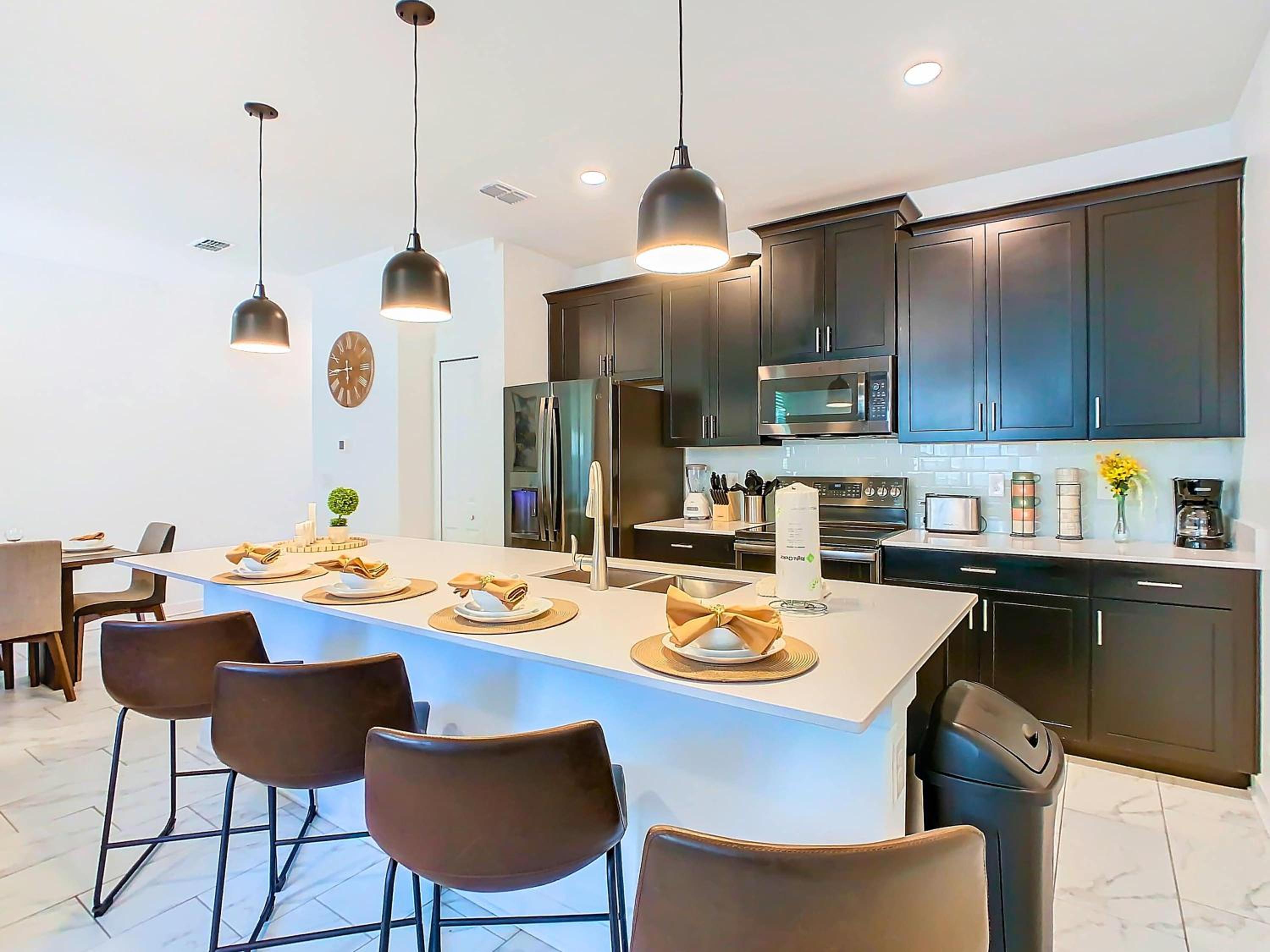 Family Oasis with Private Pool and access to 2 clubhouses - Free Waterpark