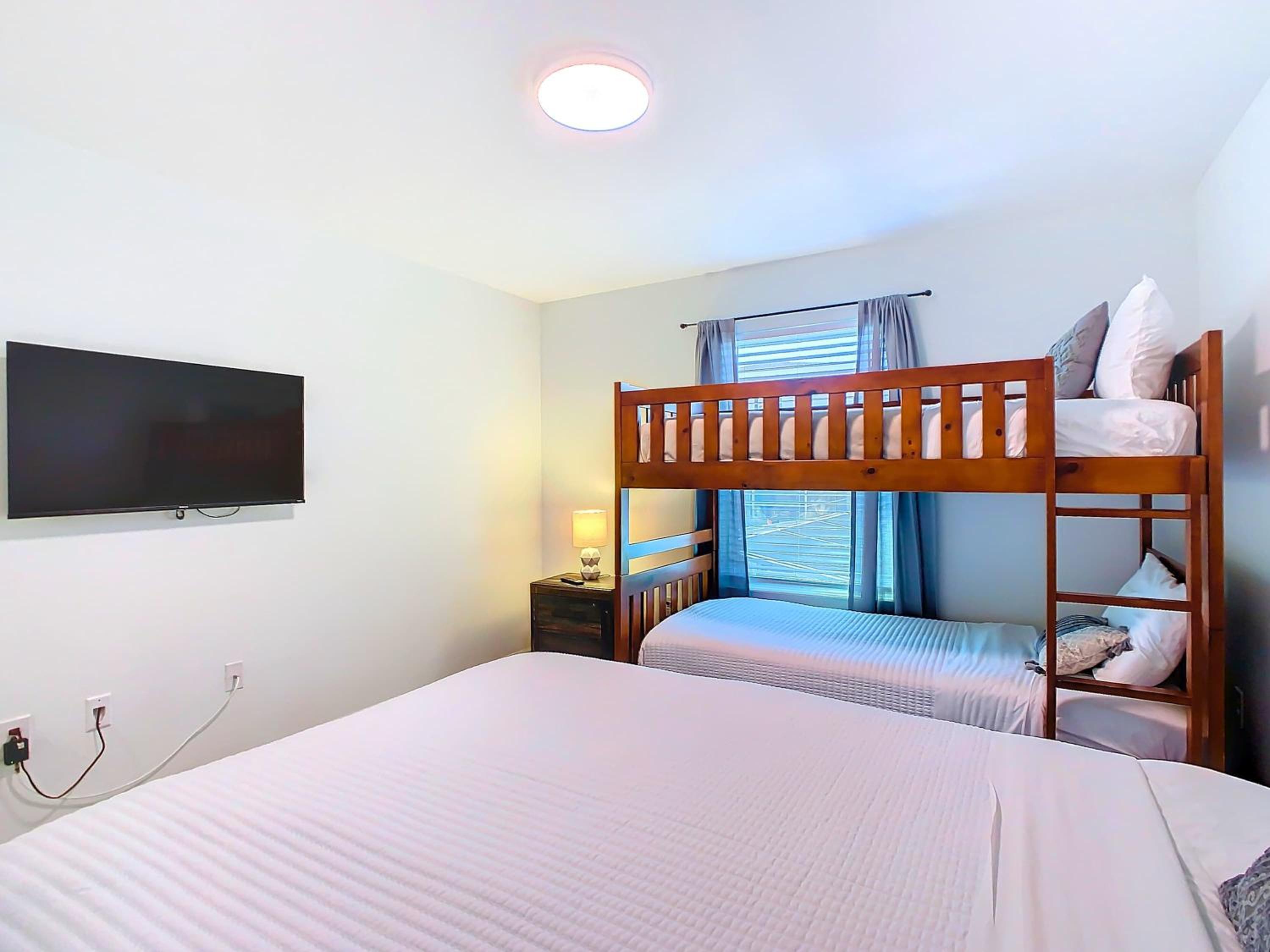 Family Oasis with Private Pool and access to 2 clubhouses - Free Waterpark