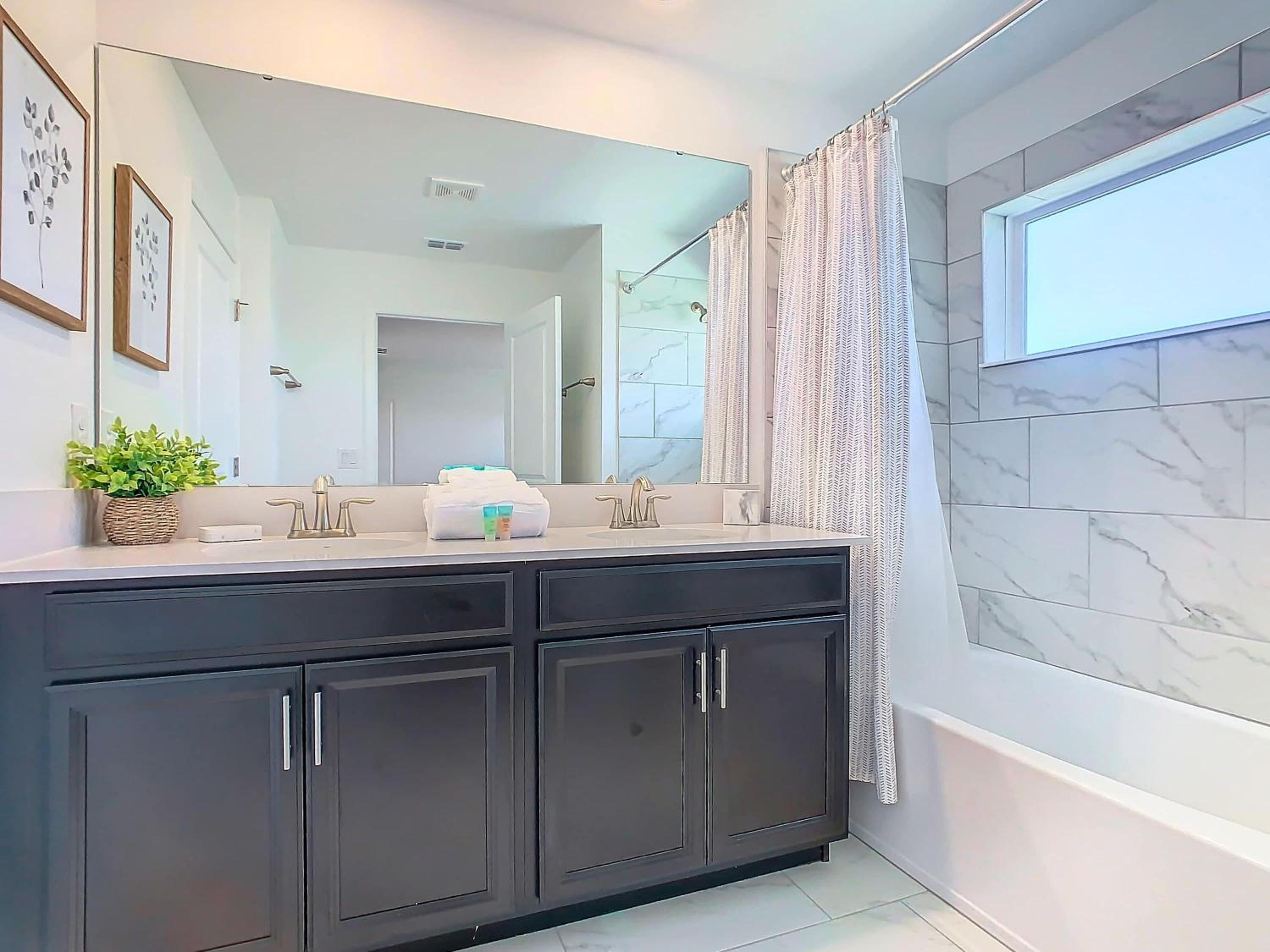 Family Oasis with Private Pool and access to 2 clubhouses - Free Waterpark