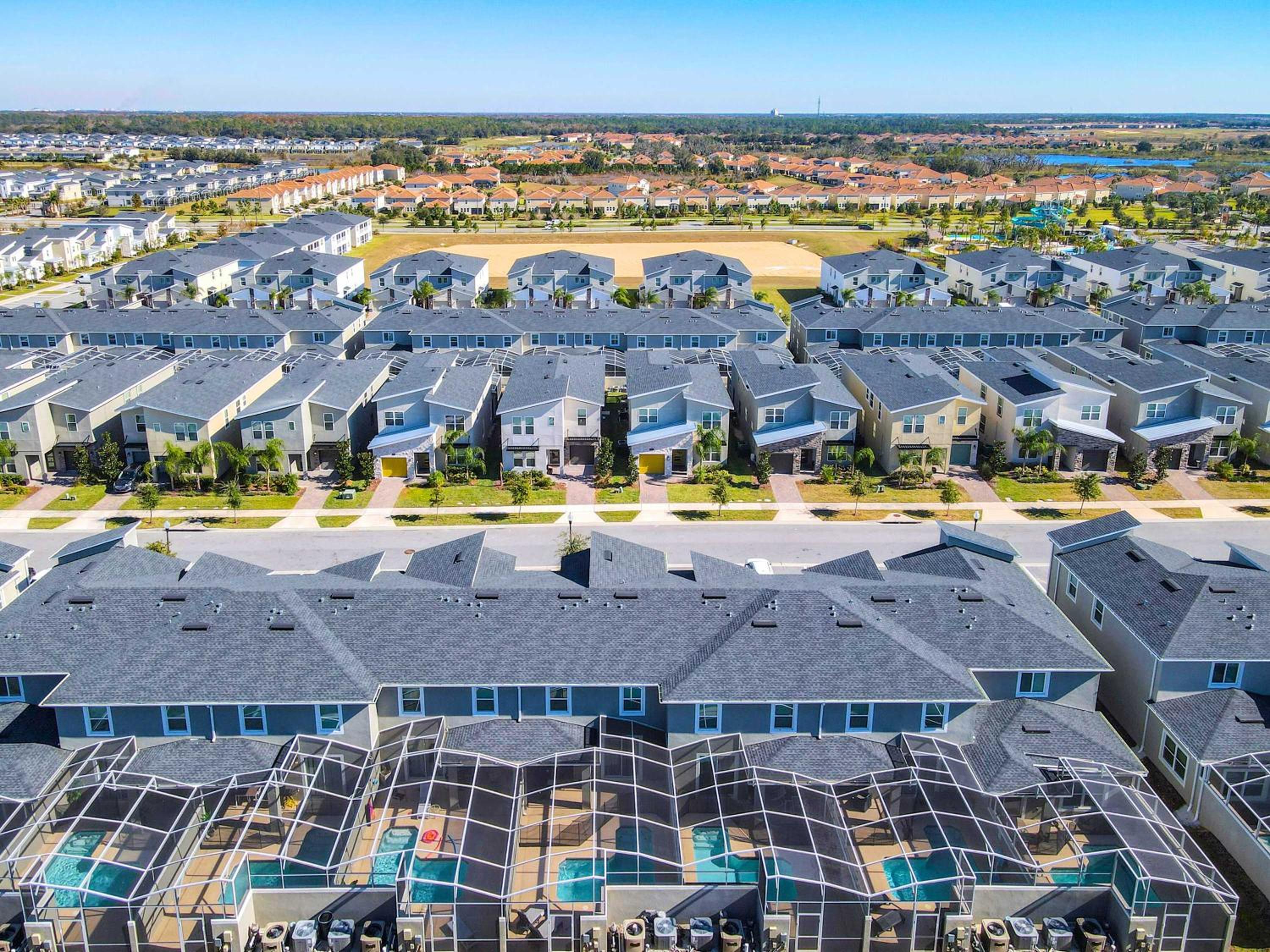 Family Oasis with Private Pool and access to 2 clubhouses - Free Waterpark