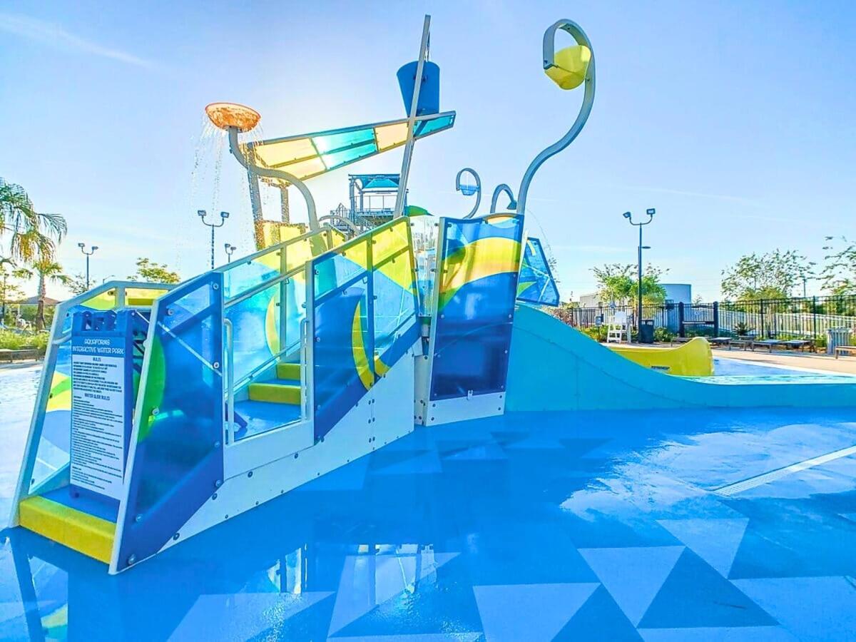 Family Oasis with Private Pool and access to 2 clubhouses - Free Waterpark