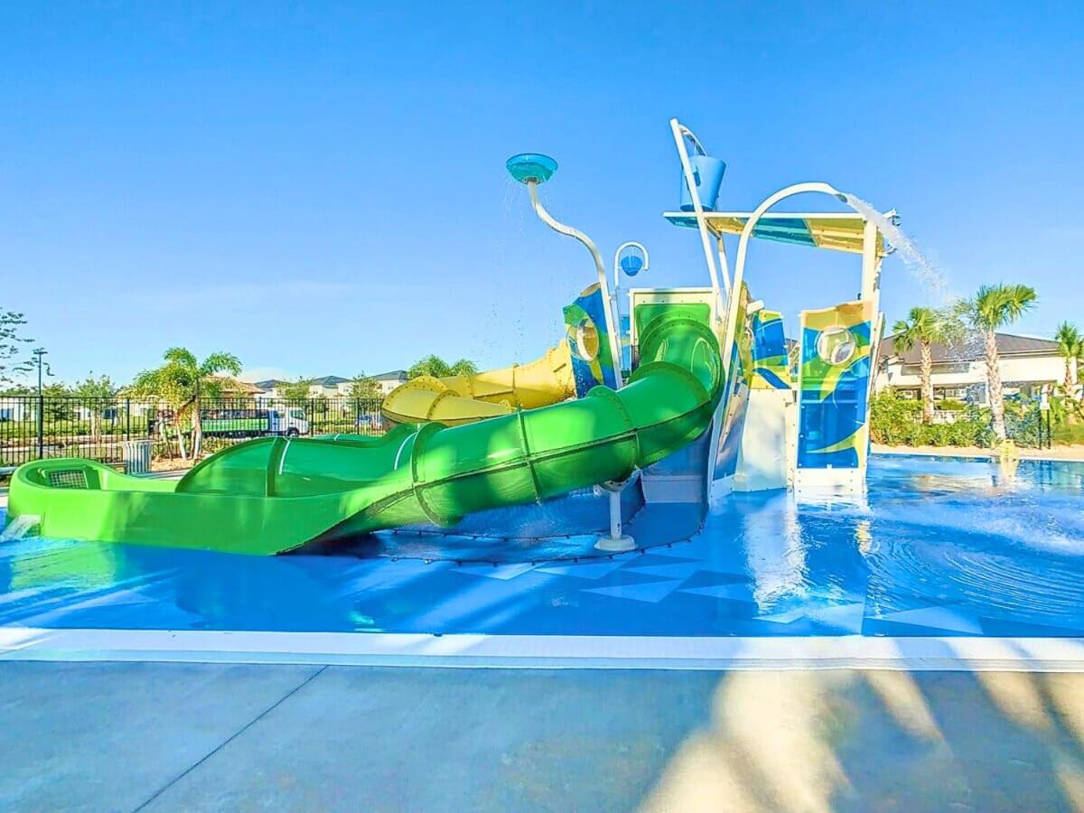 Family Oasis with Private Pool and access to 2 clubhouses - Free Waterpark
