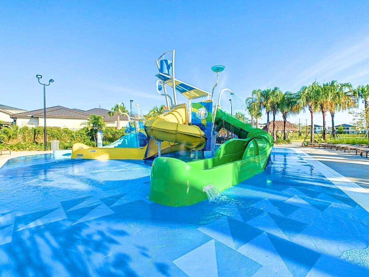 Family Oasis with Private Pool and access to 2 clubhouses - Free Waterpark