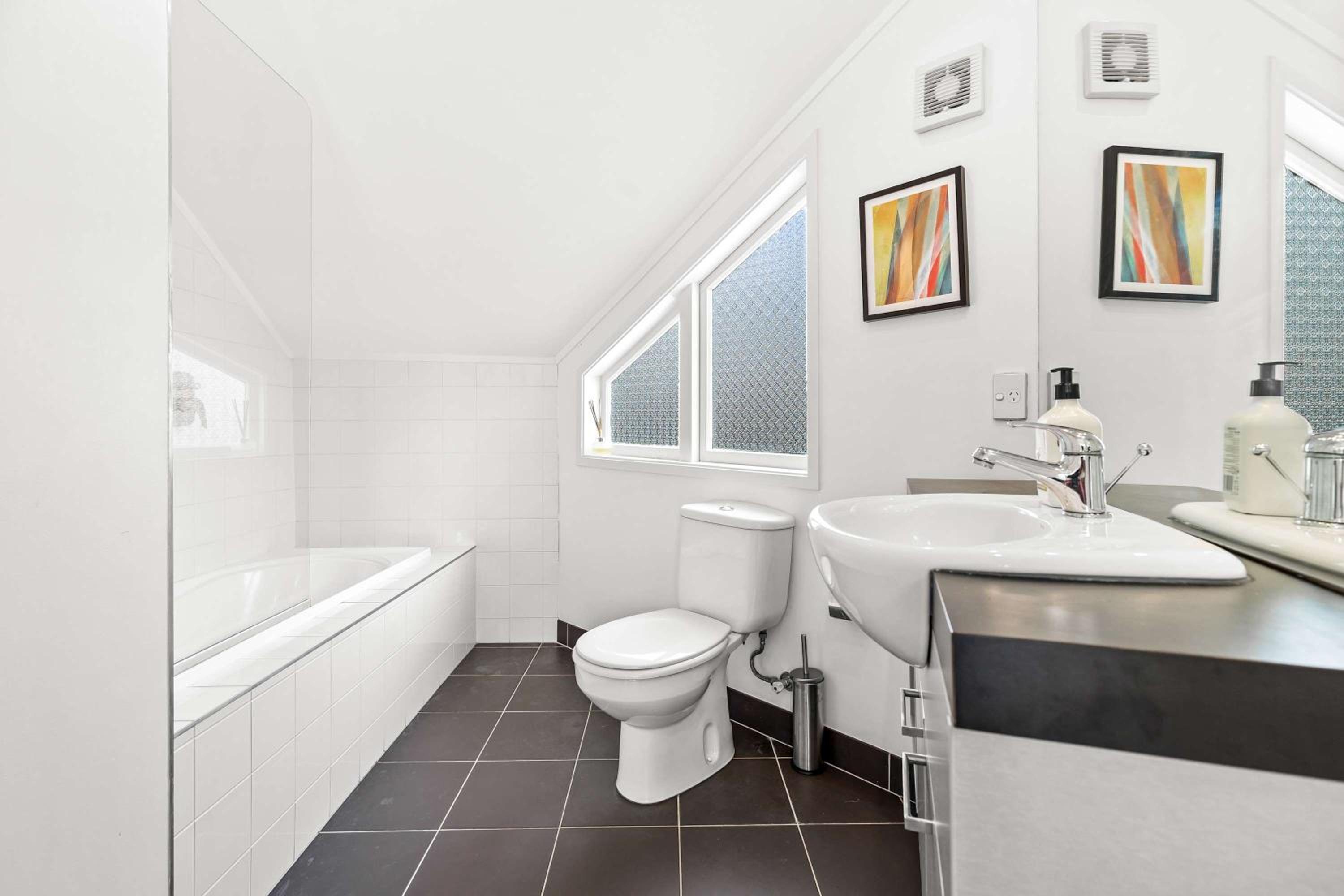 Charming 2BR Home Near City & Bay by Zodiak Stays