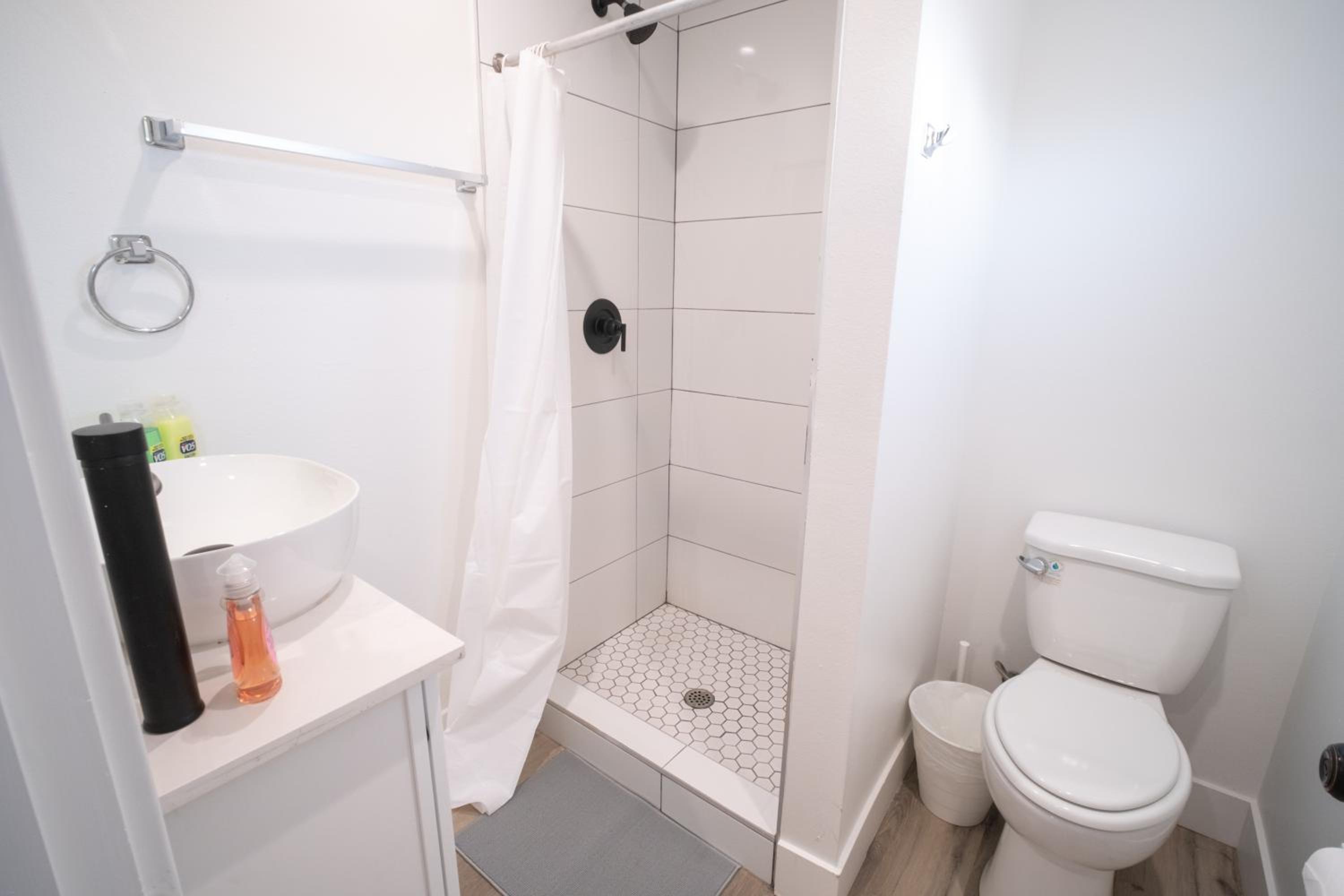 Modern Private Ensuite Room near USC