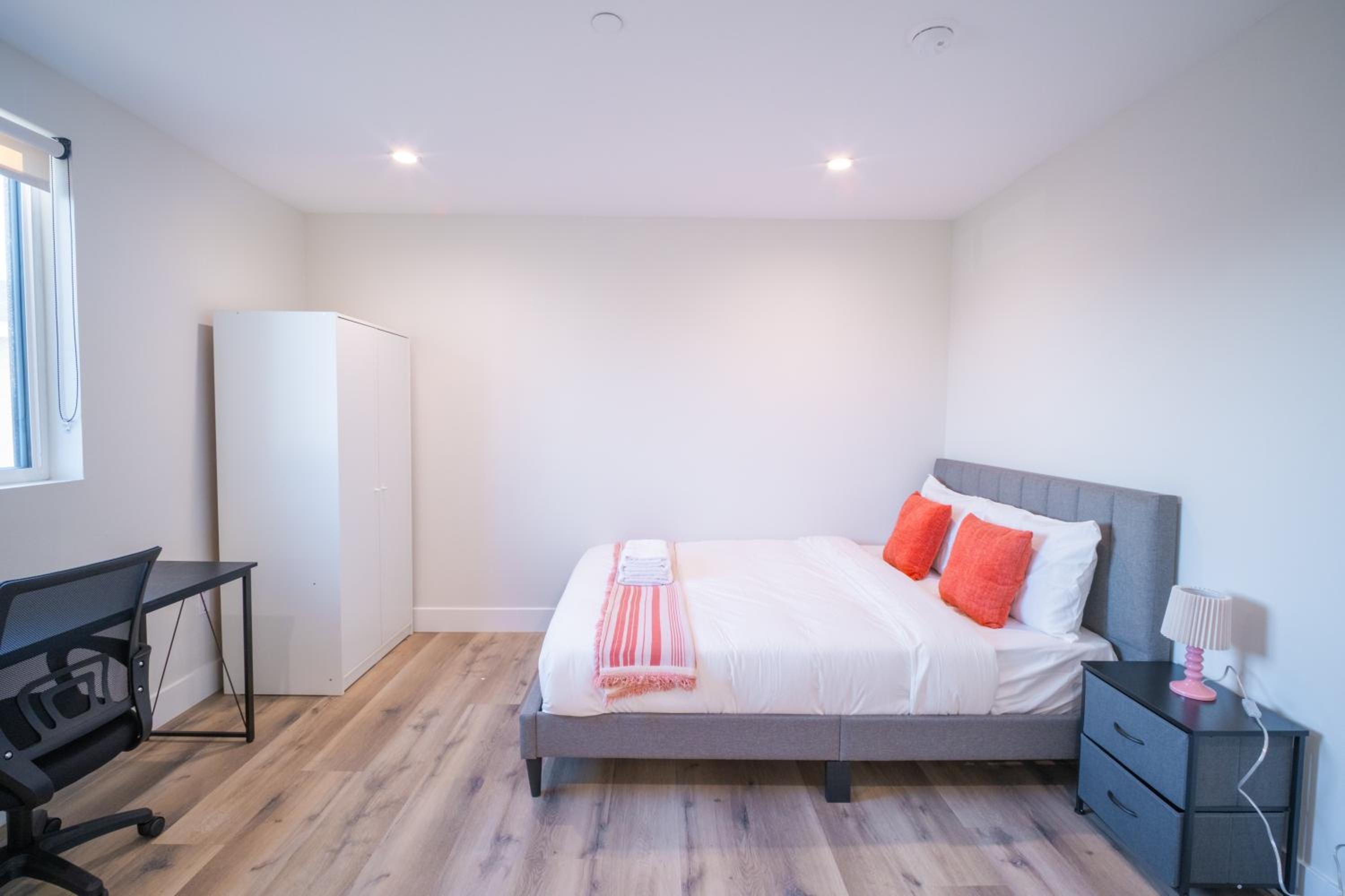 Modern Private Ensuite Room near USC