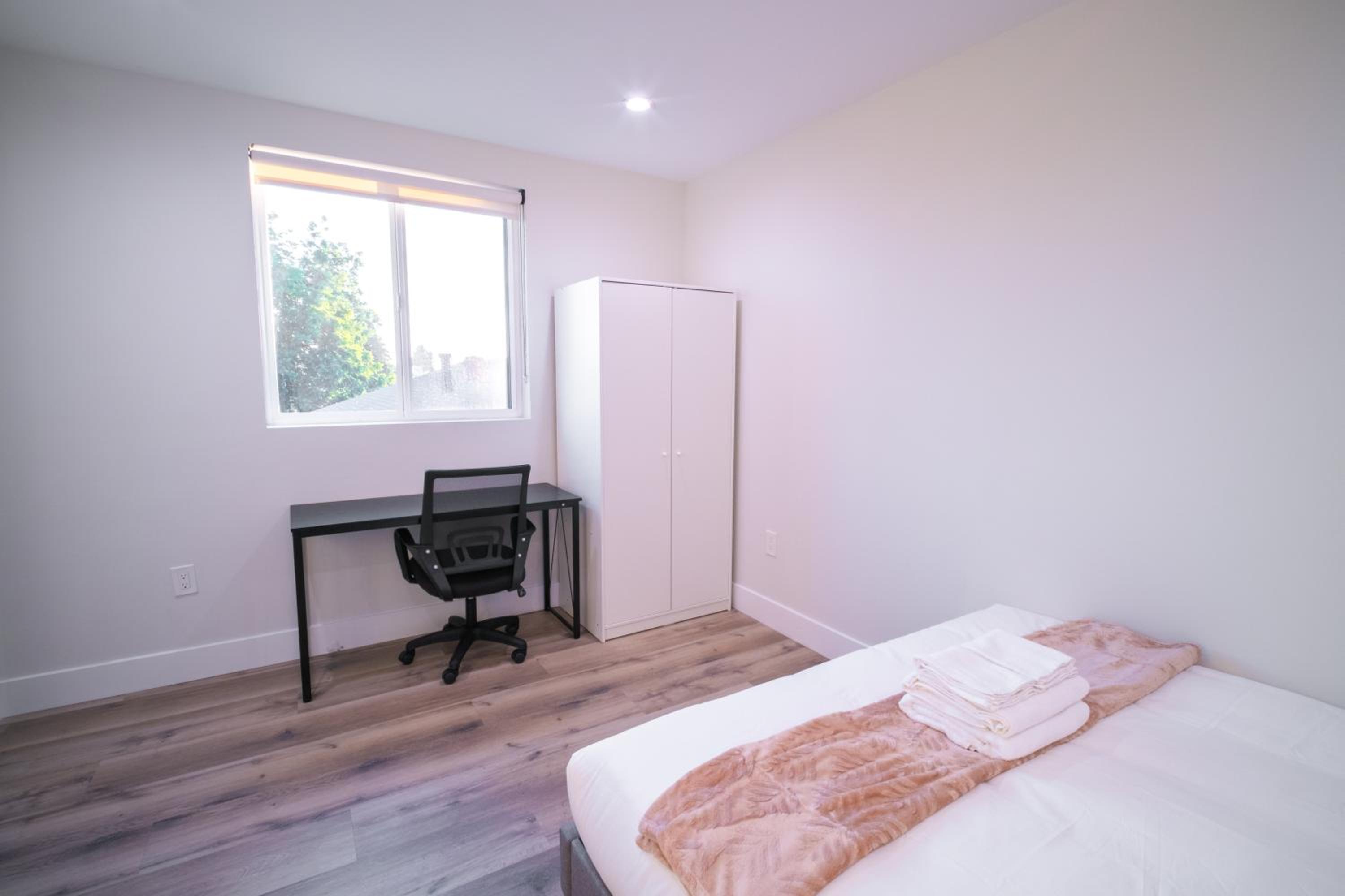 Modern Private Ensuite Room near USC