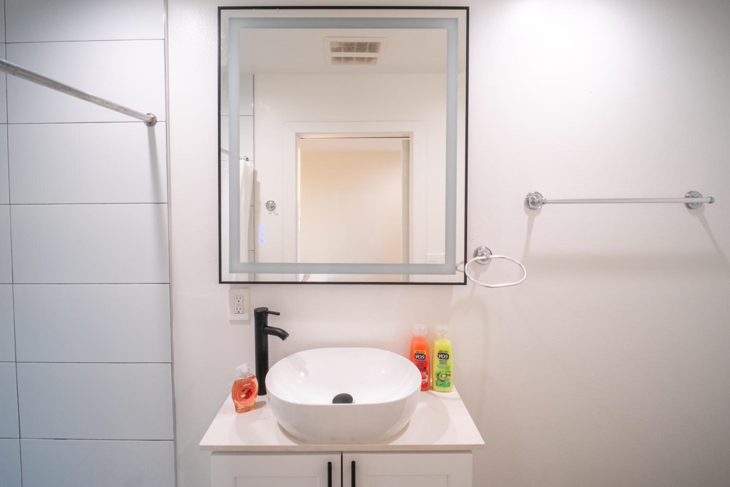 Modern Private Ensuite Room near USC
