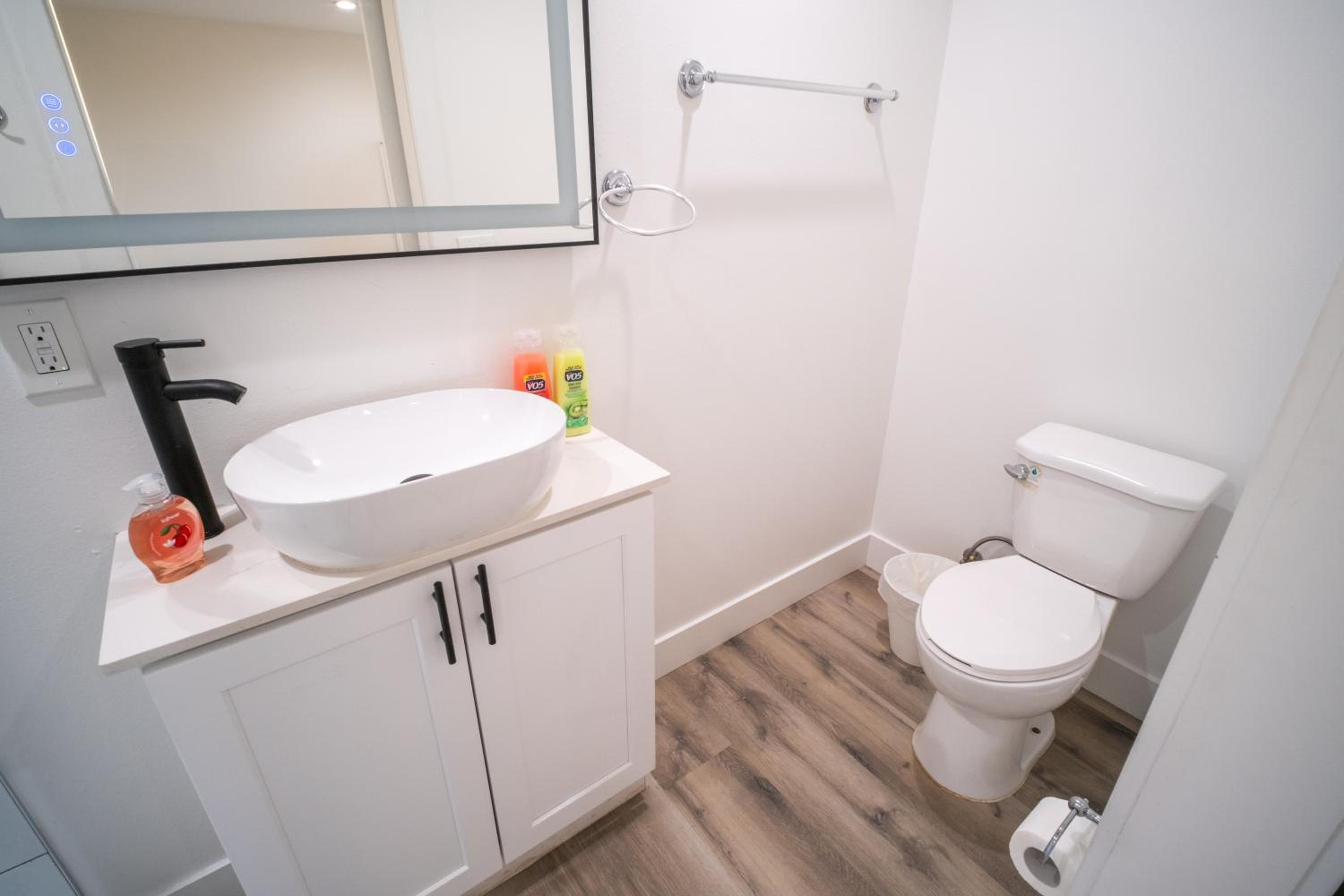 Modern Private Ensuite Room near USC