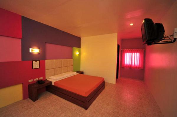 Hollywood Drive-In Hotel, Baguio - 12