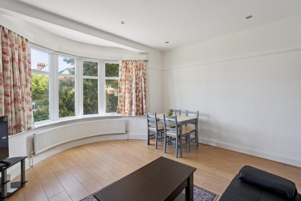 2 Bedroom Flat with Garden