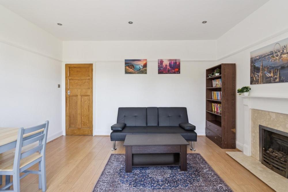2 Bedroom Flat with Garden