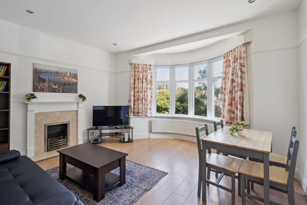 2 Bedroom Flat with Garden
