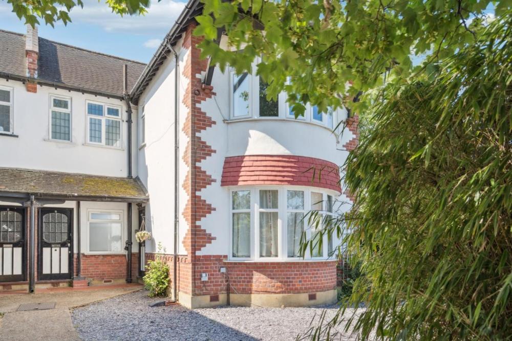 2 Bedroom Flat with Garden