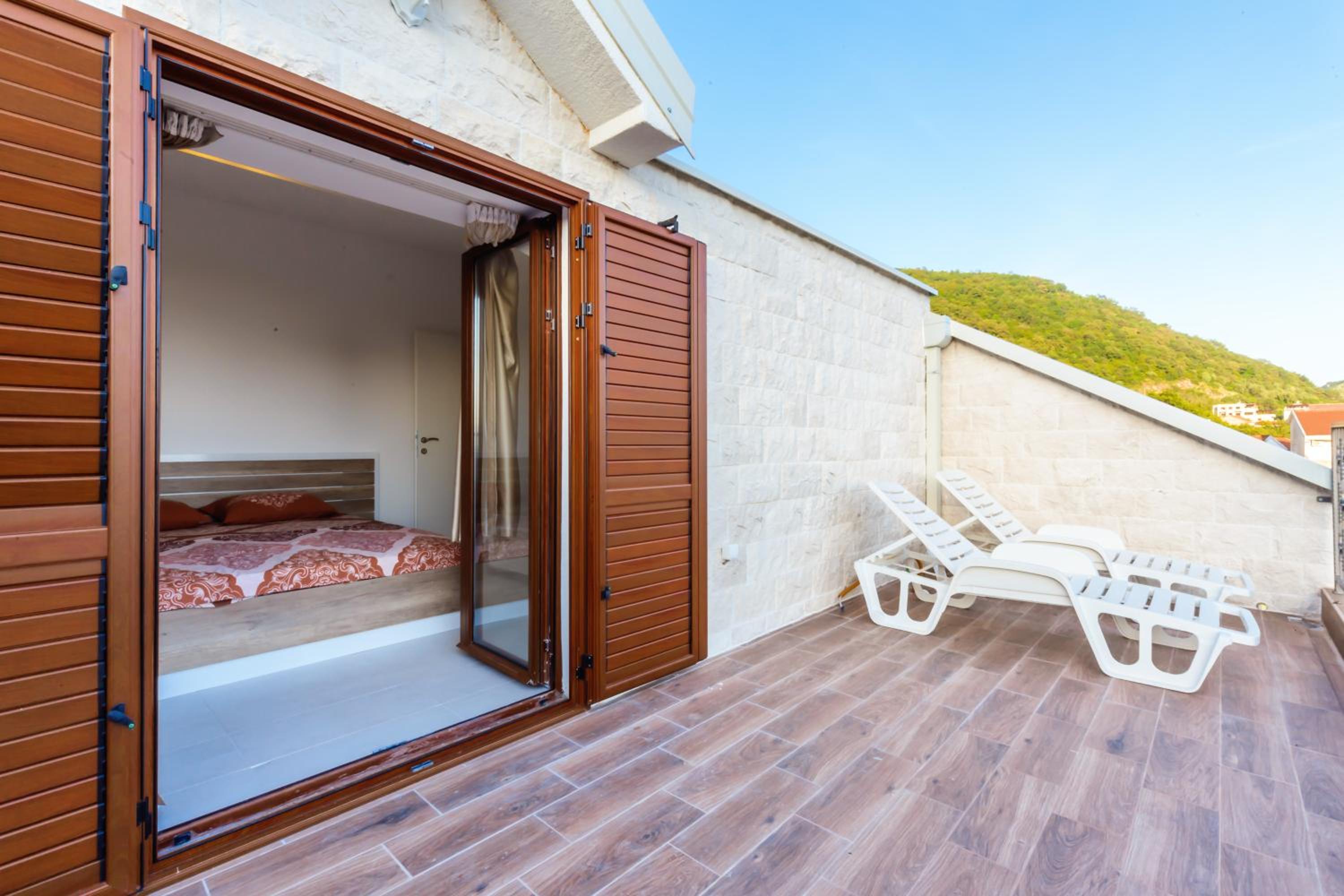 Opium Mar Apartments