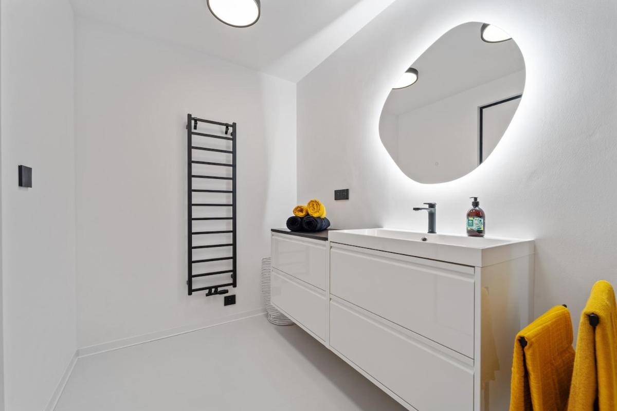 Karlín Diamond View & Garage