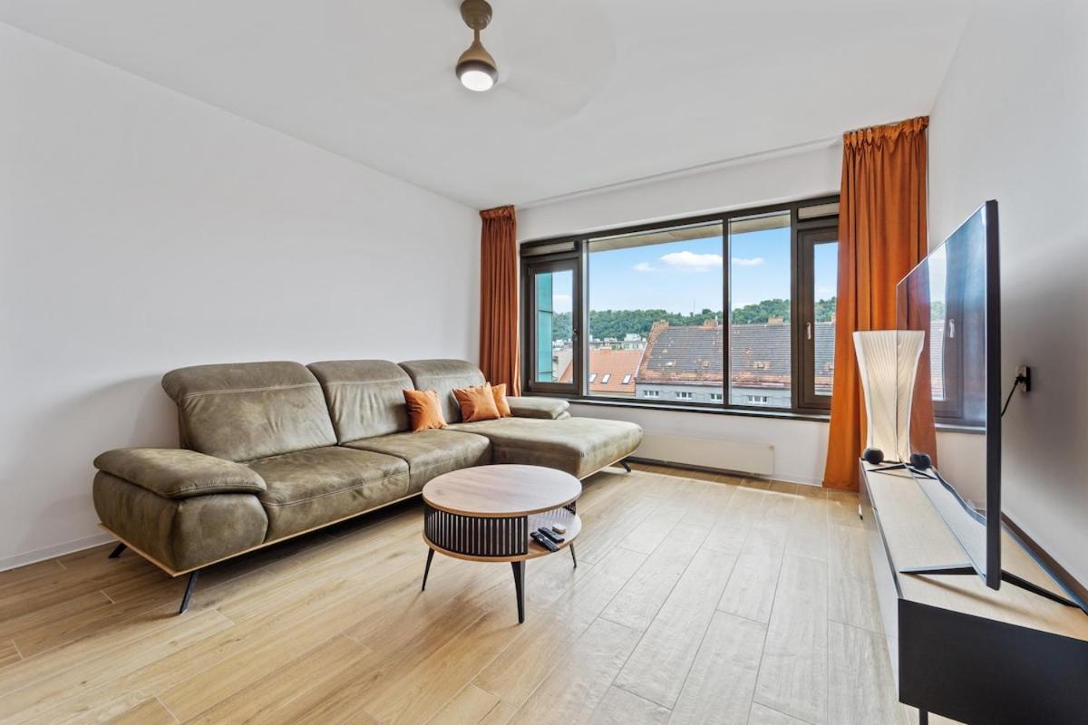 Karlín Diamond View & Garage