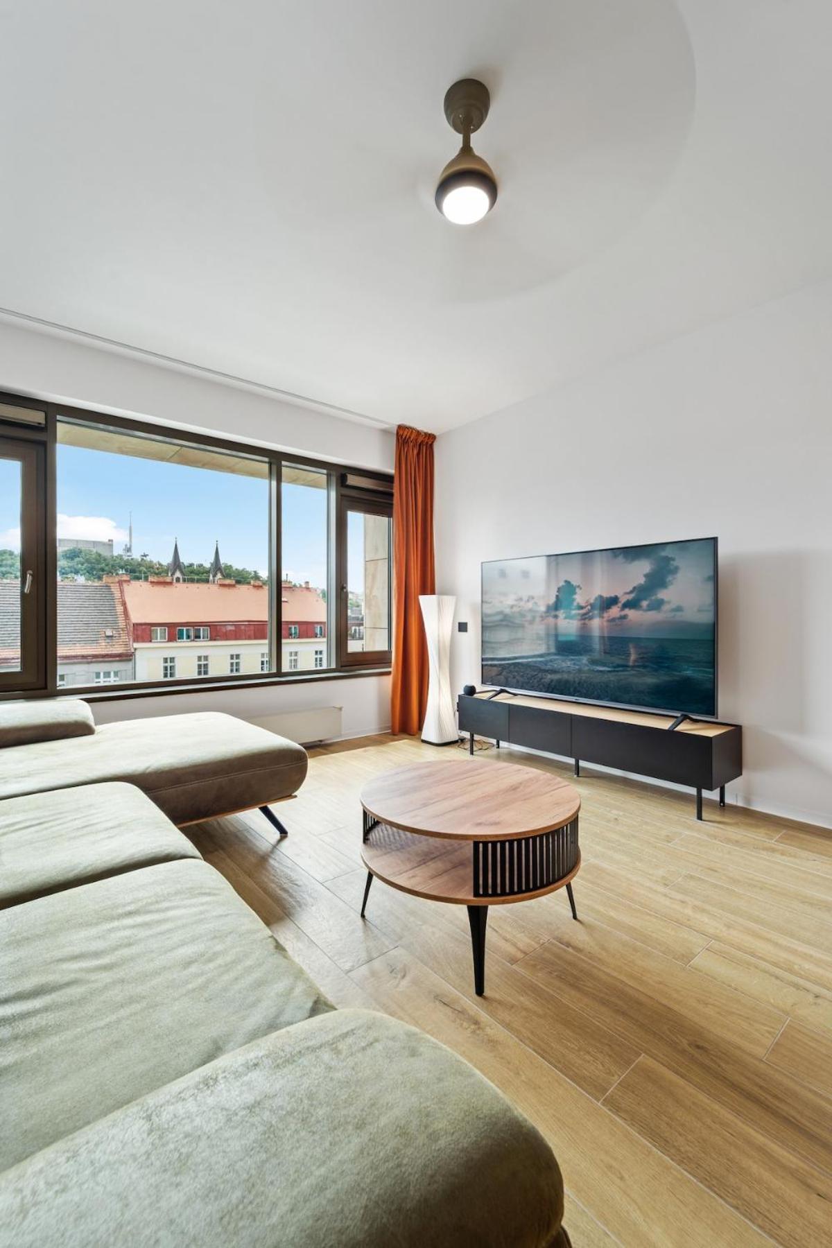 Karlín Diamond View & Garage
