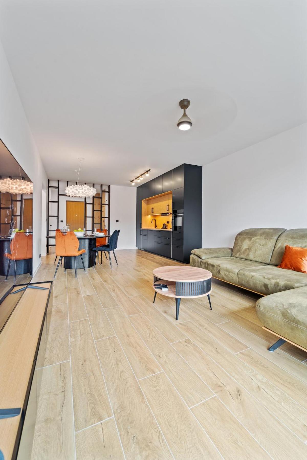 Karlín Diamond View & Garage