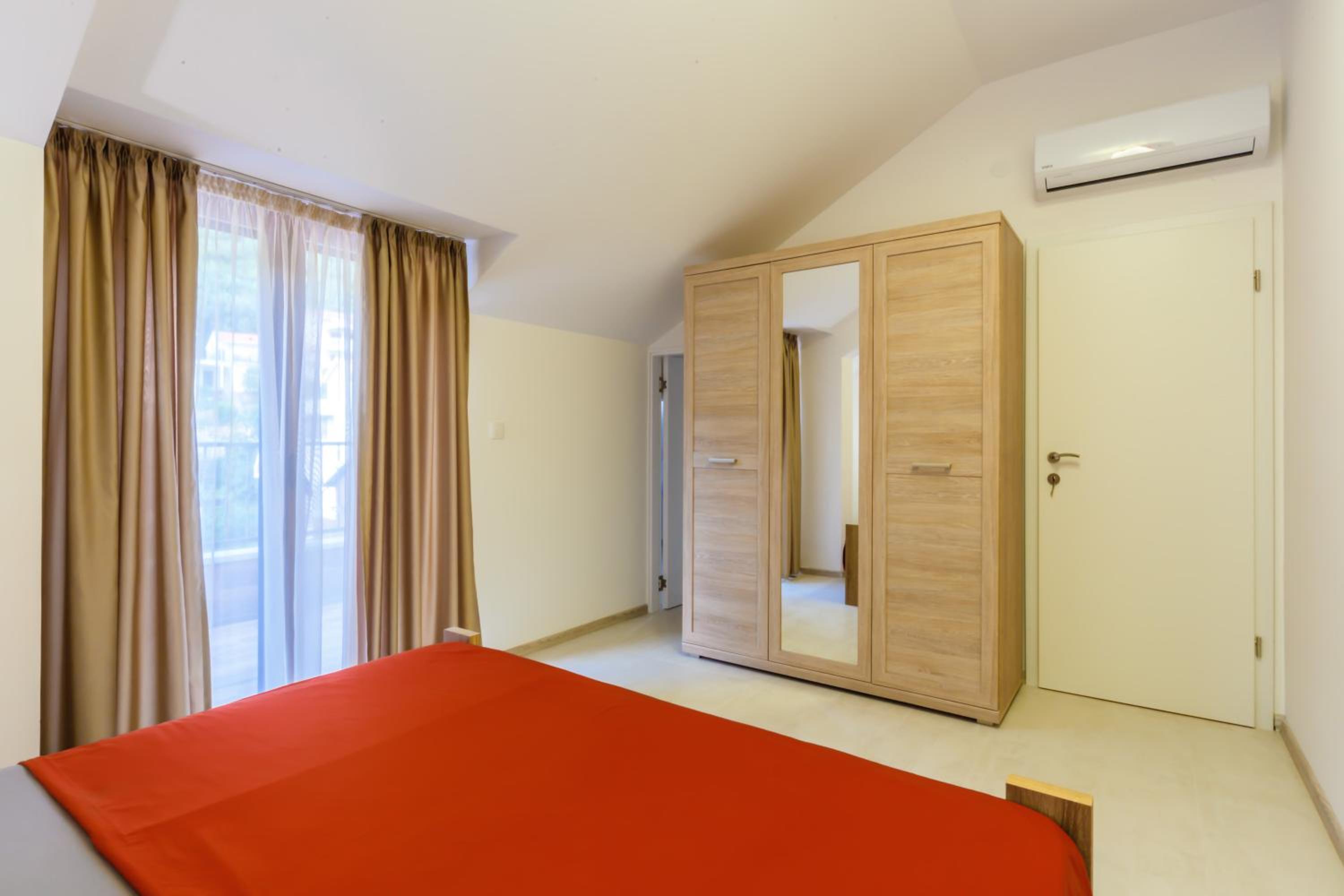 Opium Mar Apartments