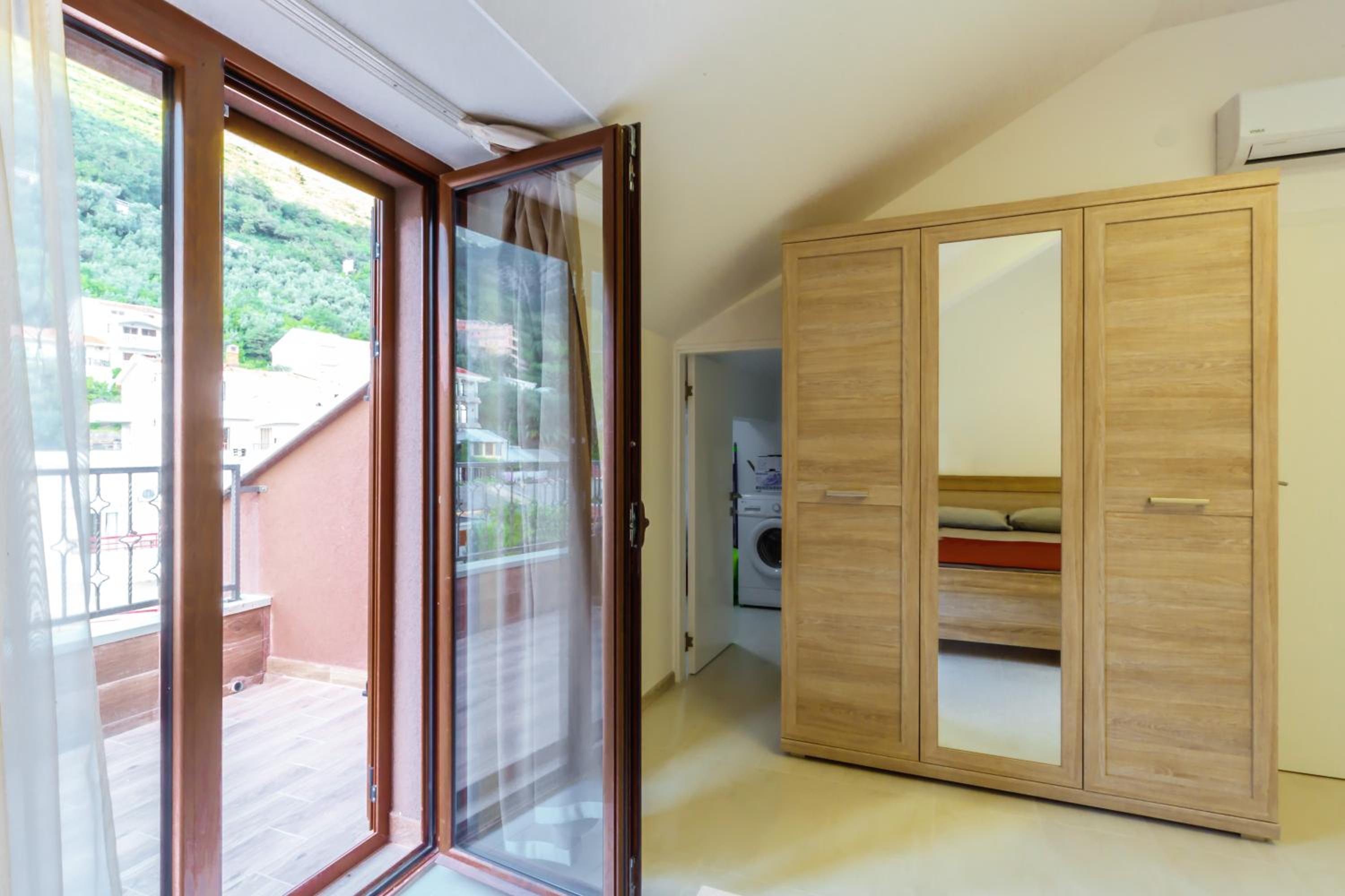Opium Mar Apartments