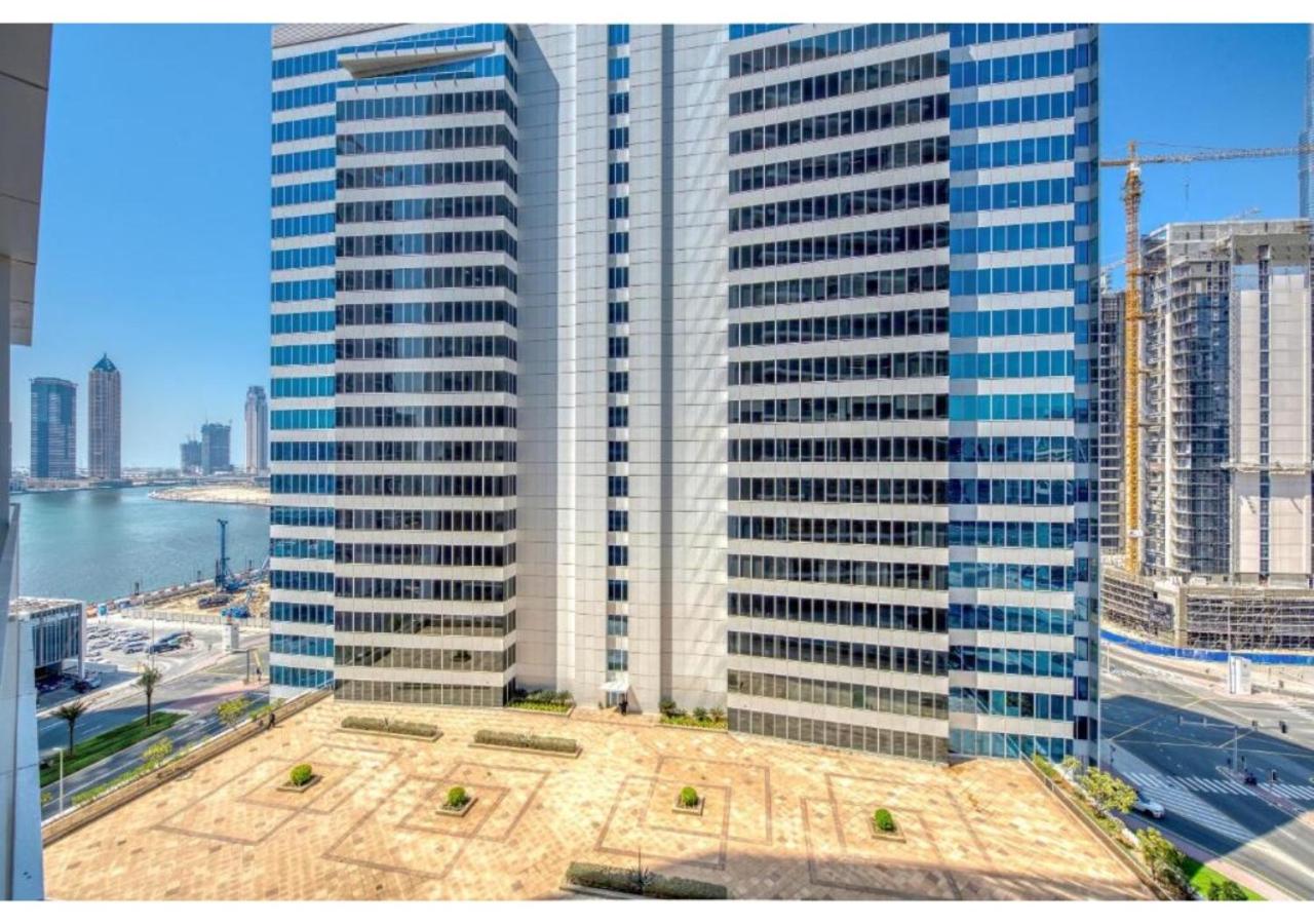 Keyrock Living - Studio with Burj Khalifa View