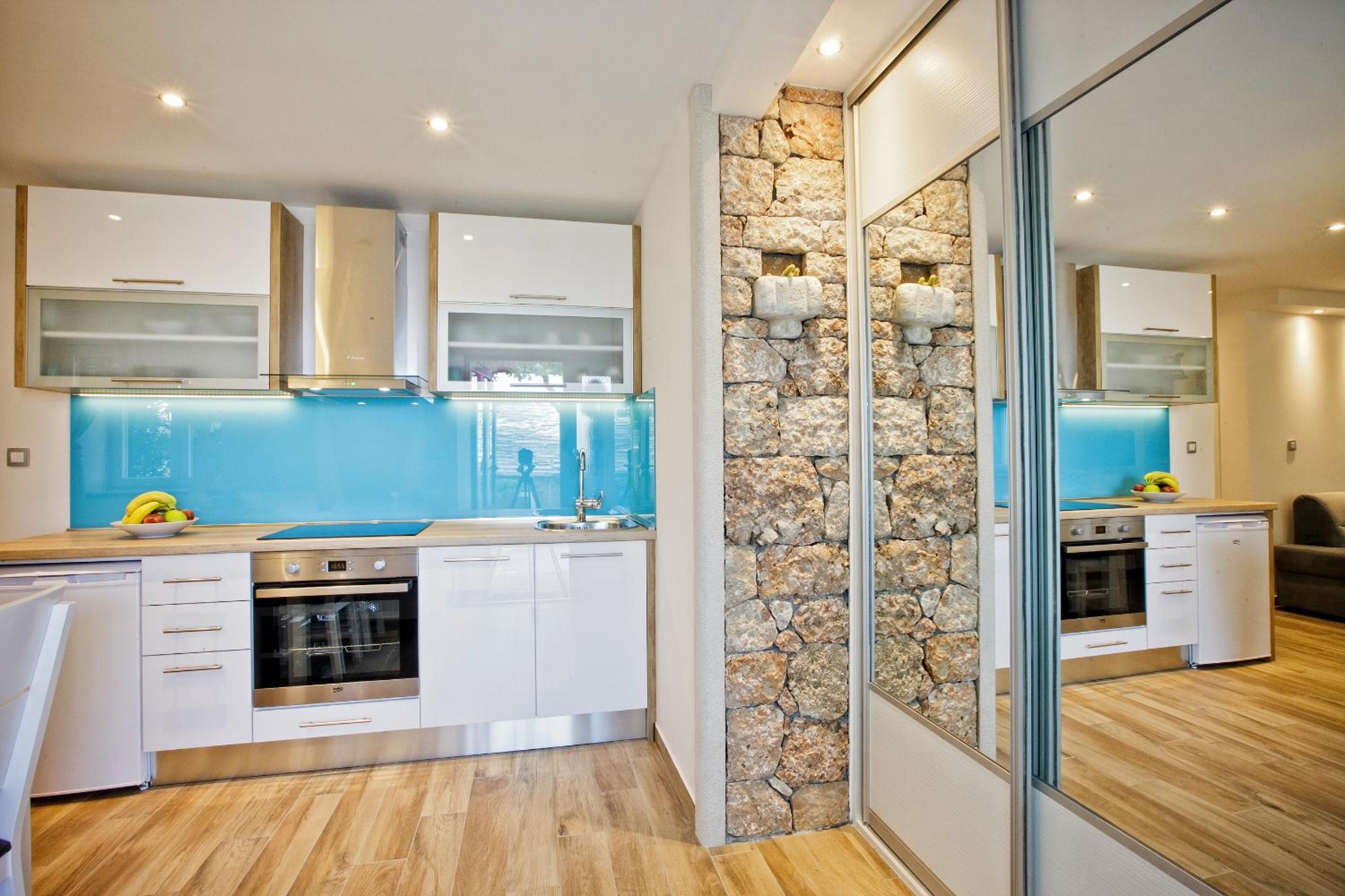 Paradise Stone Apartments view 3