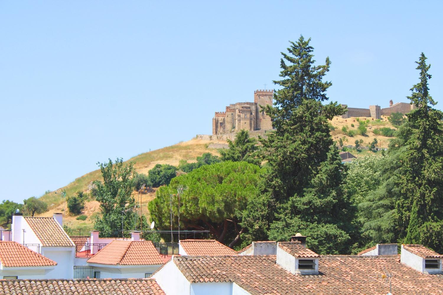 Valdehelechoso Vistas al Castillo by SIERRA VIVA