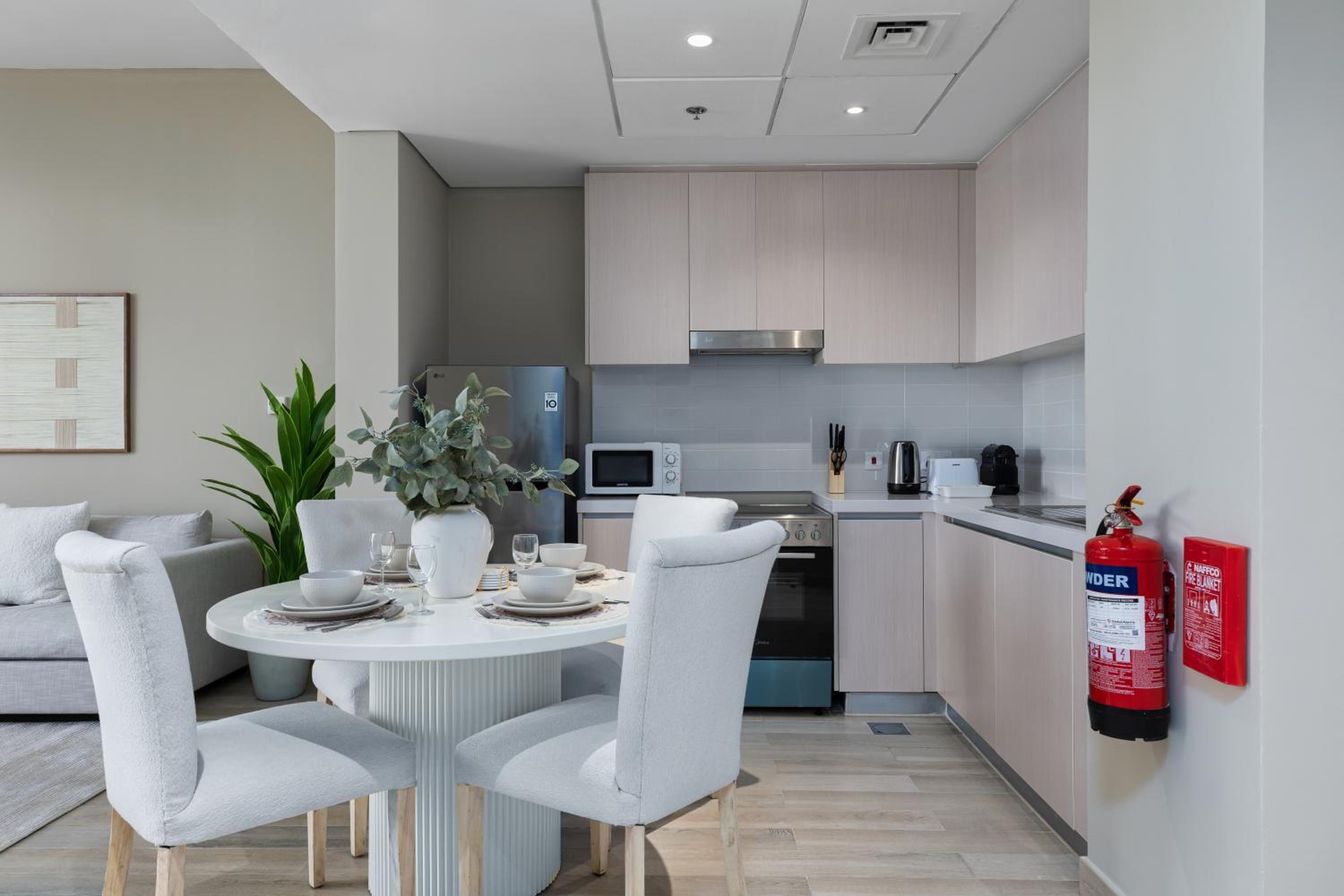 Maison Privee - Modern Hideaway with Canal Views on Yas Island