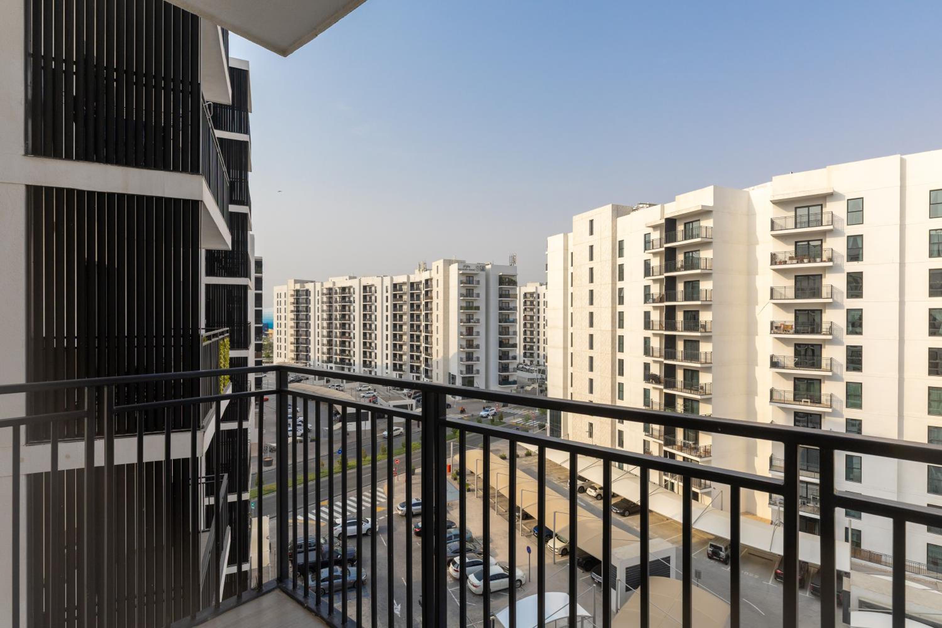 Maison Privee - Modern Hideaway with Canal Views on Yas Island