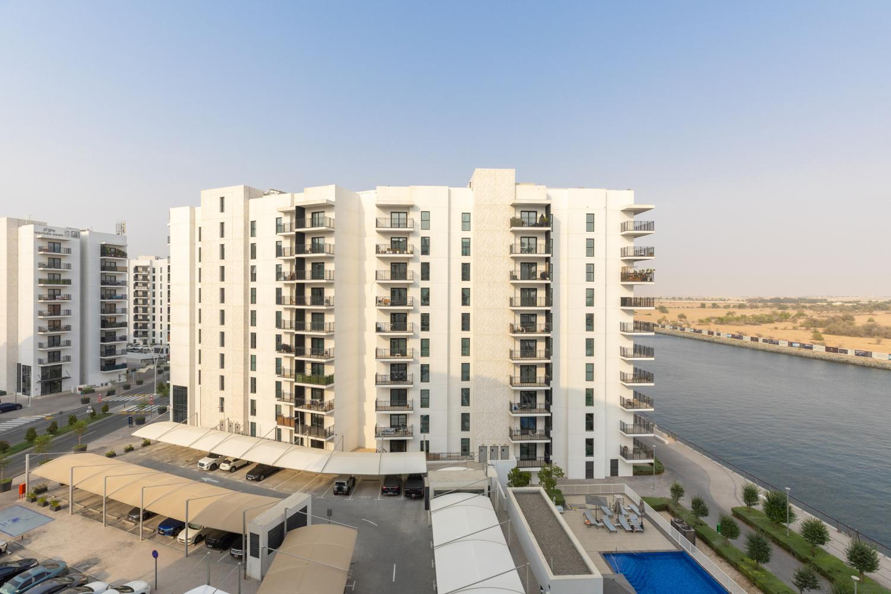 Maison Privee - Modern Hideaway with Canal Views on Yas Island