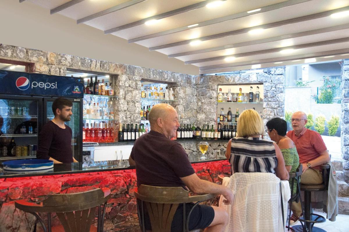 bar