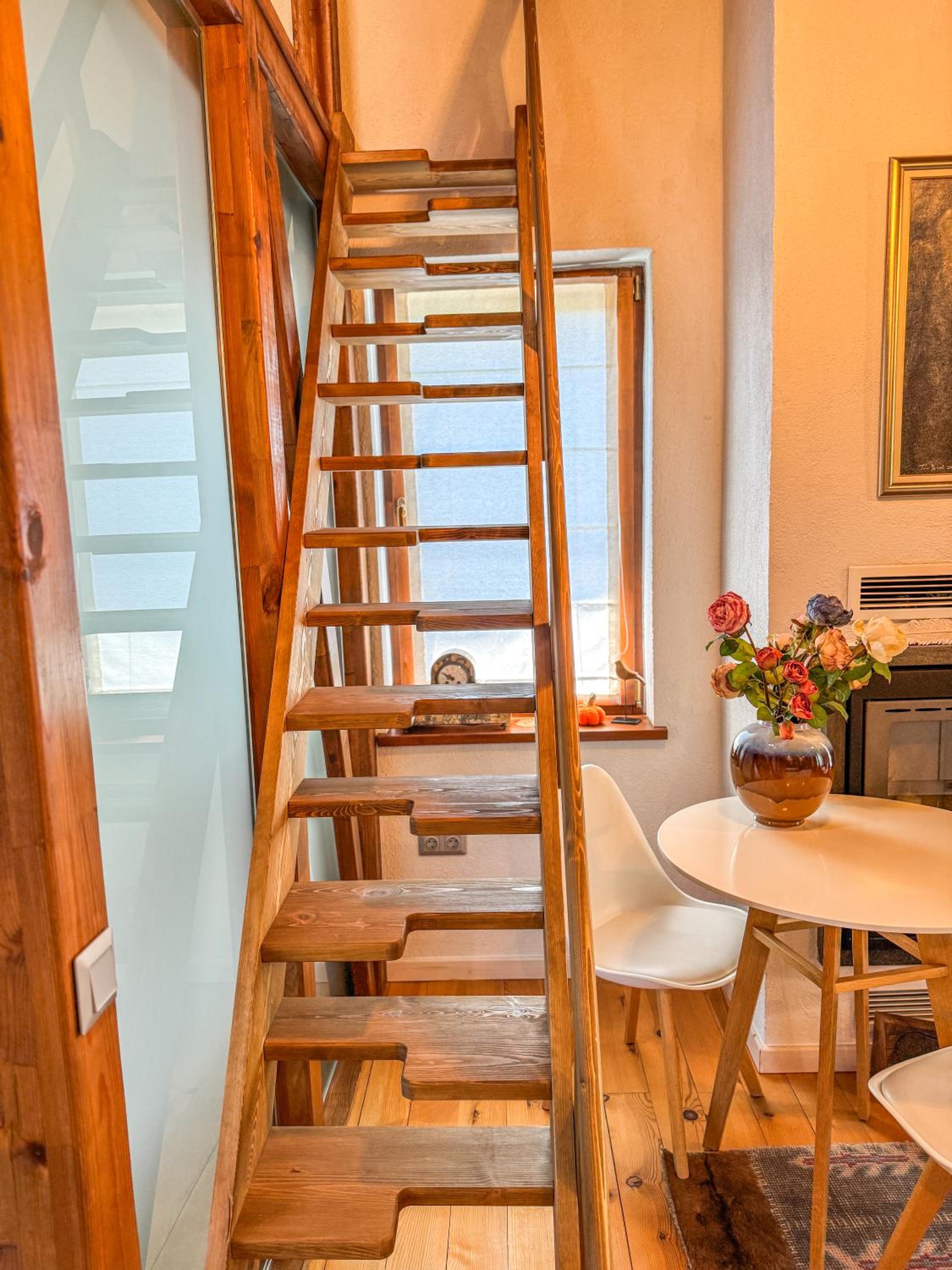Old Town 2BR Spacious House with Private Garden and Free Parking