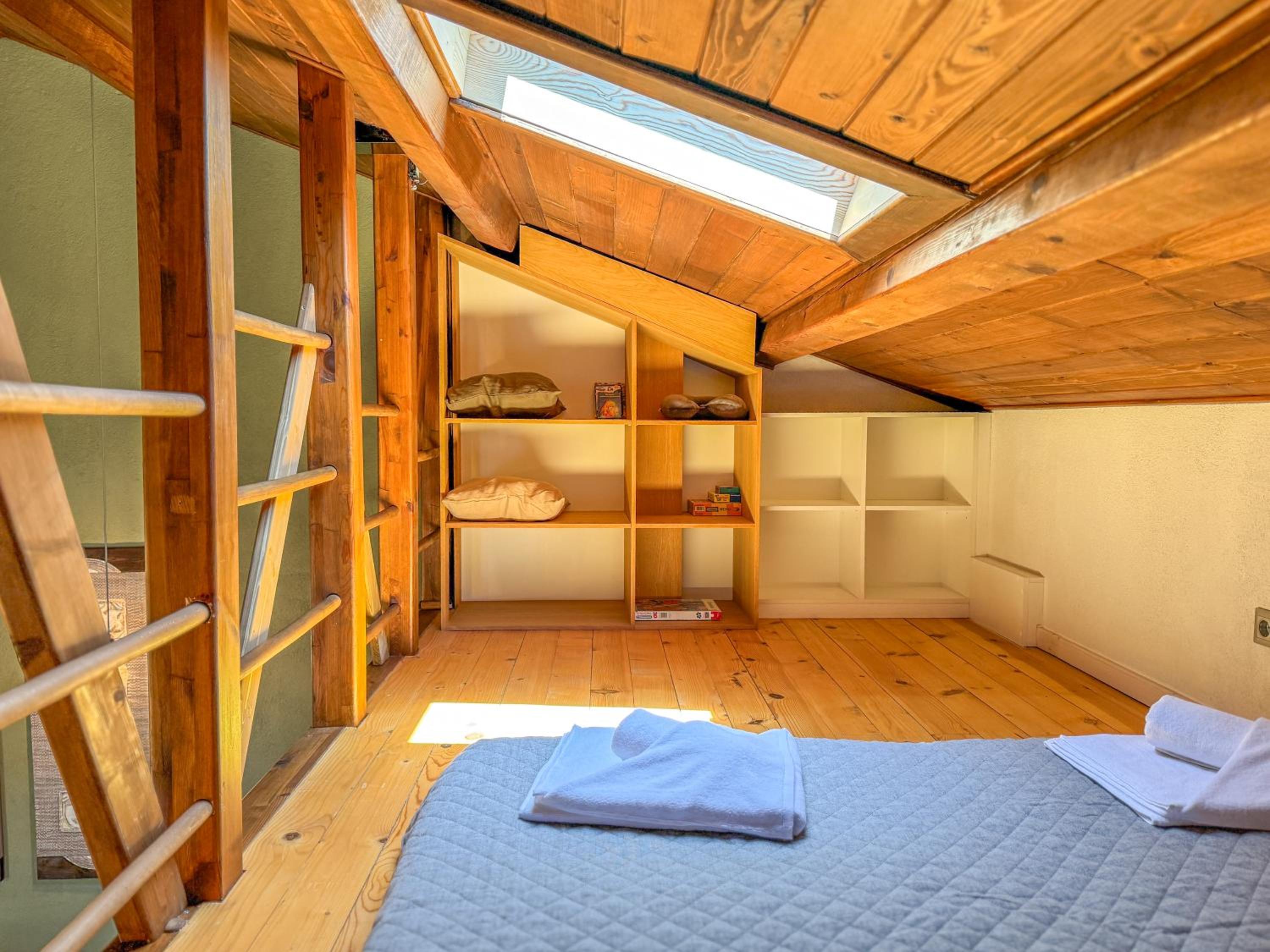 Old Town 2BR Spacious House with Private Garden and Free Parking