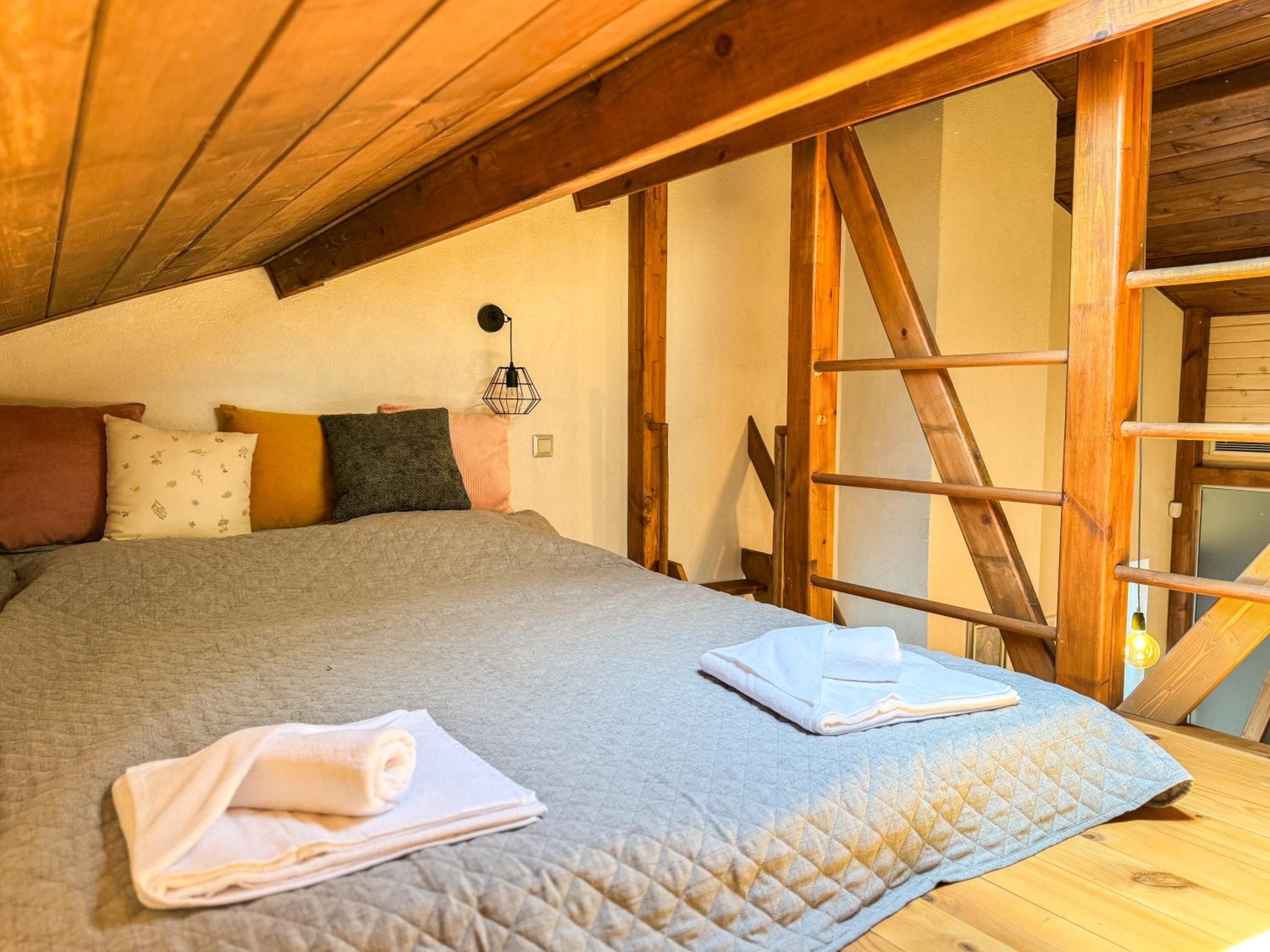 Old Town 2BR Spacious House with Private Garden and Free Parking