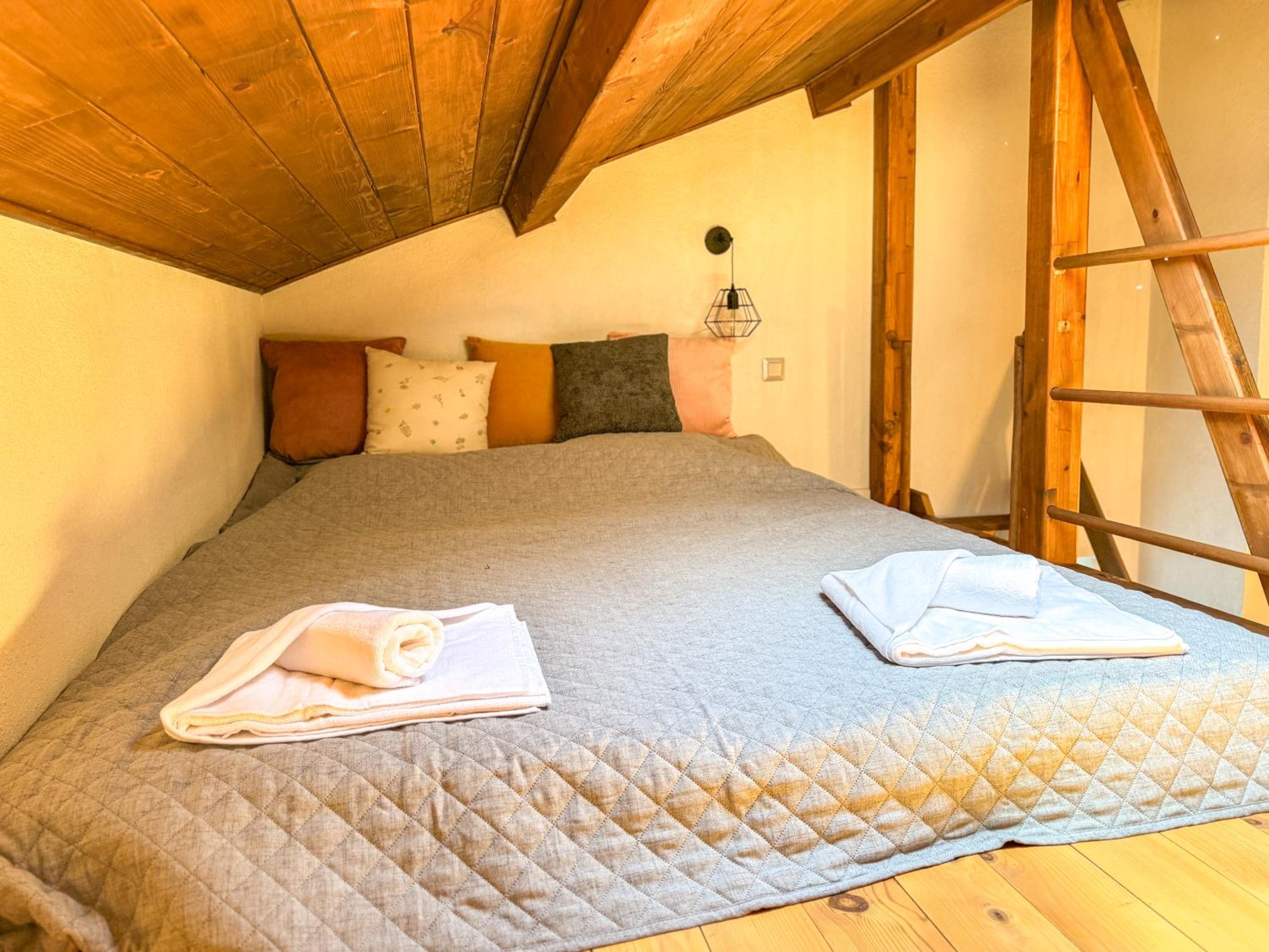 Old Town 2BR Spacious House with Private Garden and Free Parking
