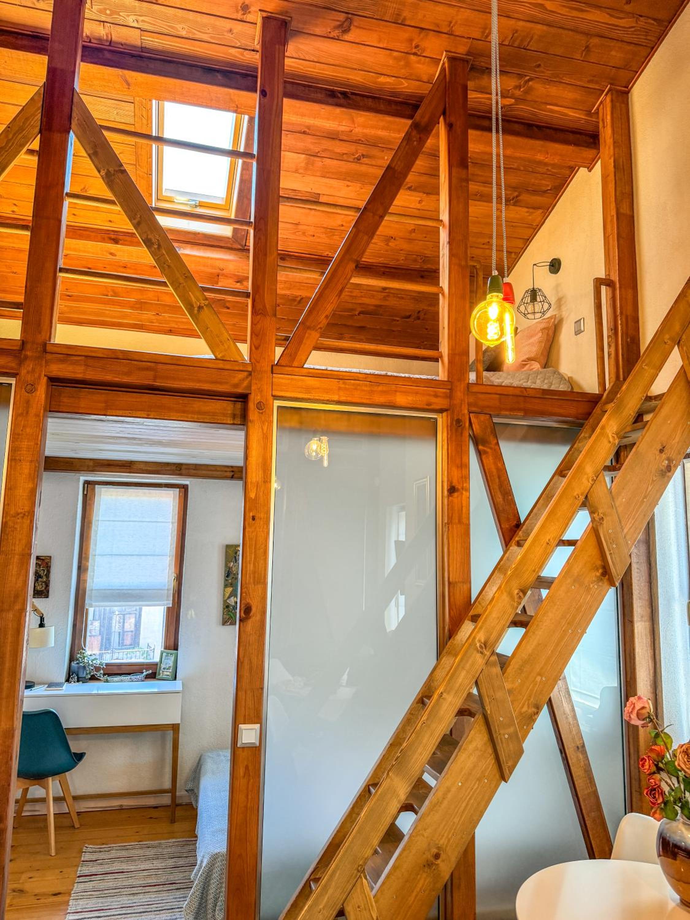 Old Town 2BR Spacious House with Private Garden and Free Parking