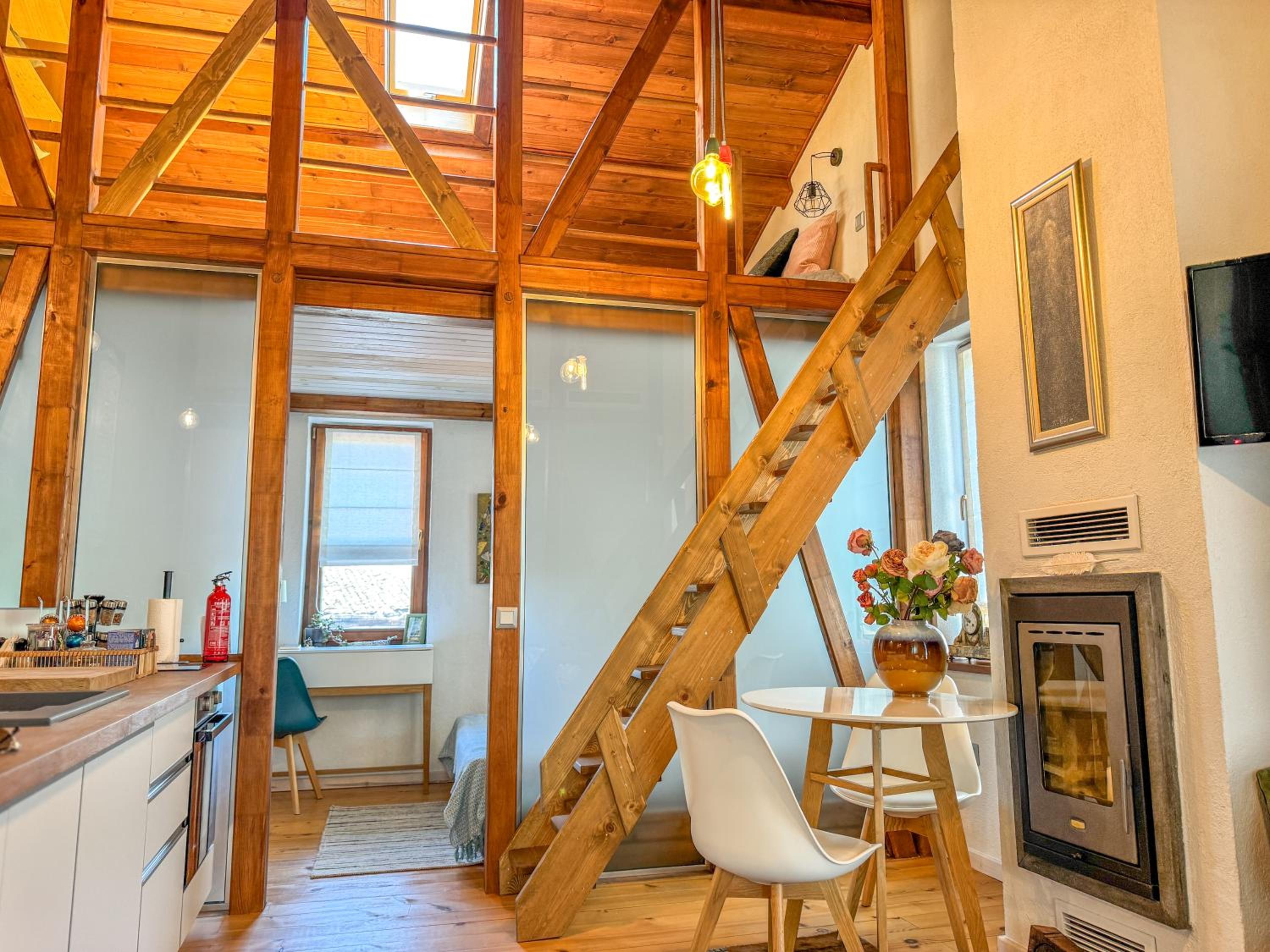 Old Town 2BR Spacious House with Private Garden and Free Parking