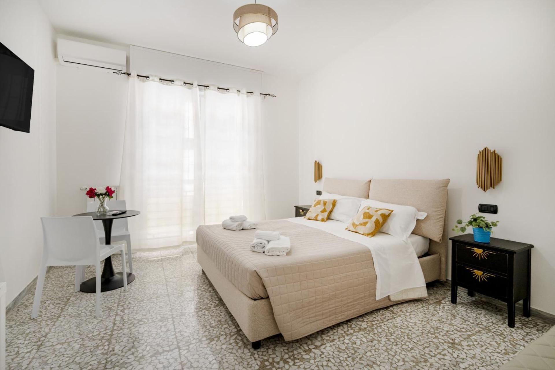 AuGuStea City Stay