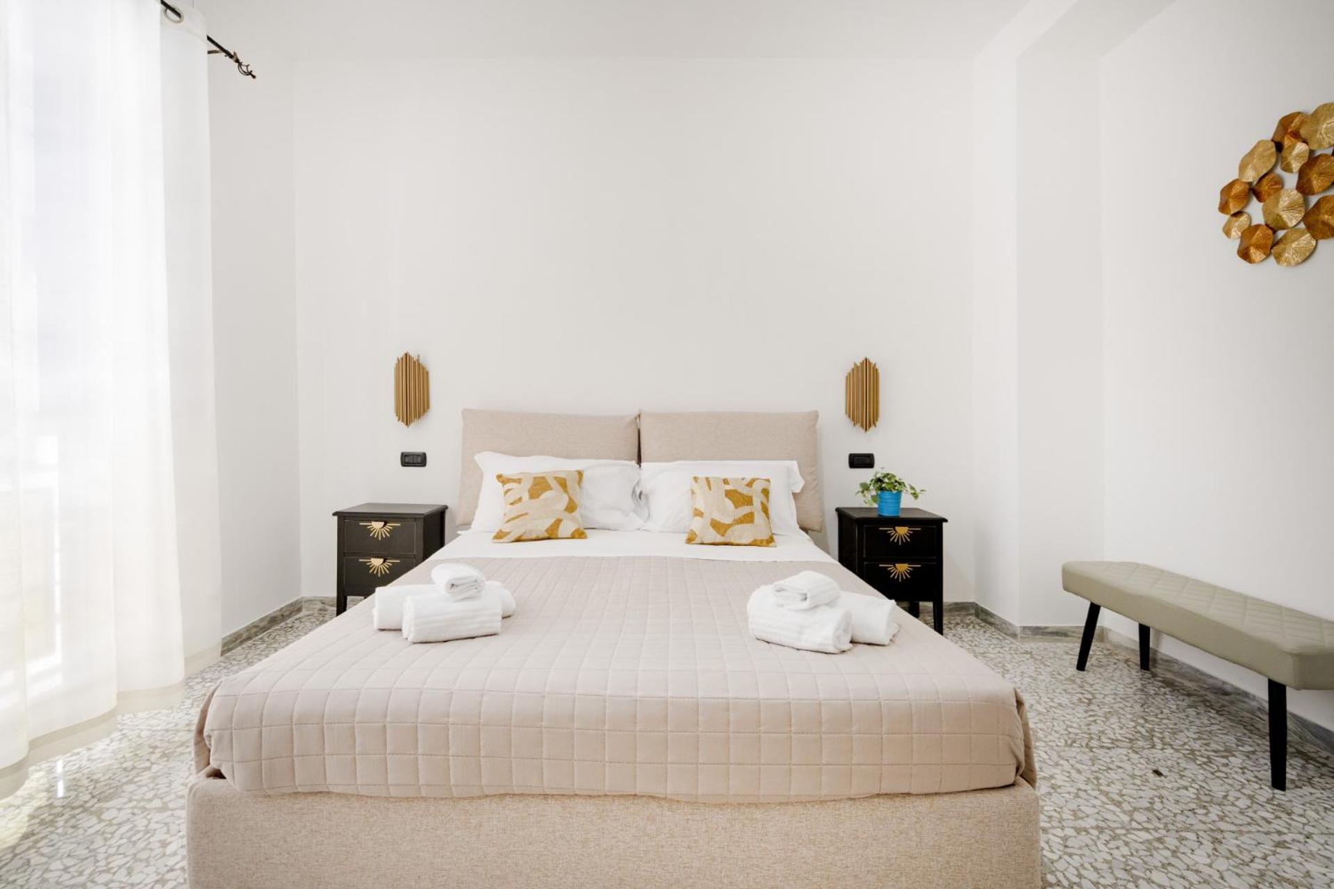AuGuStea City Stay