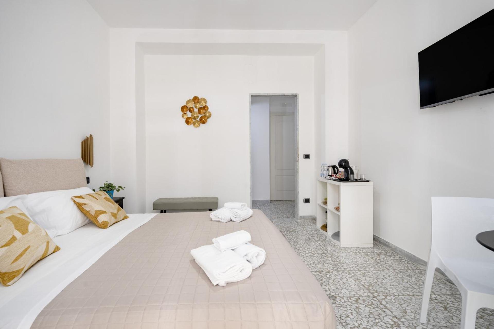 AuGuStea City Stay